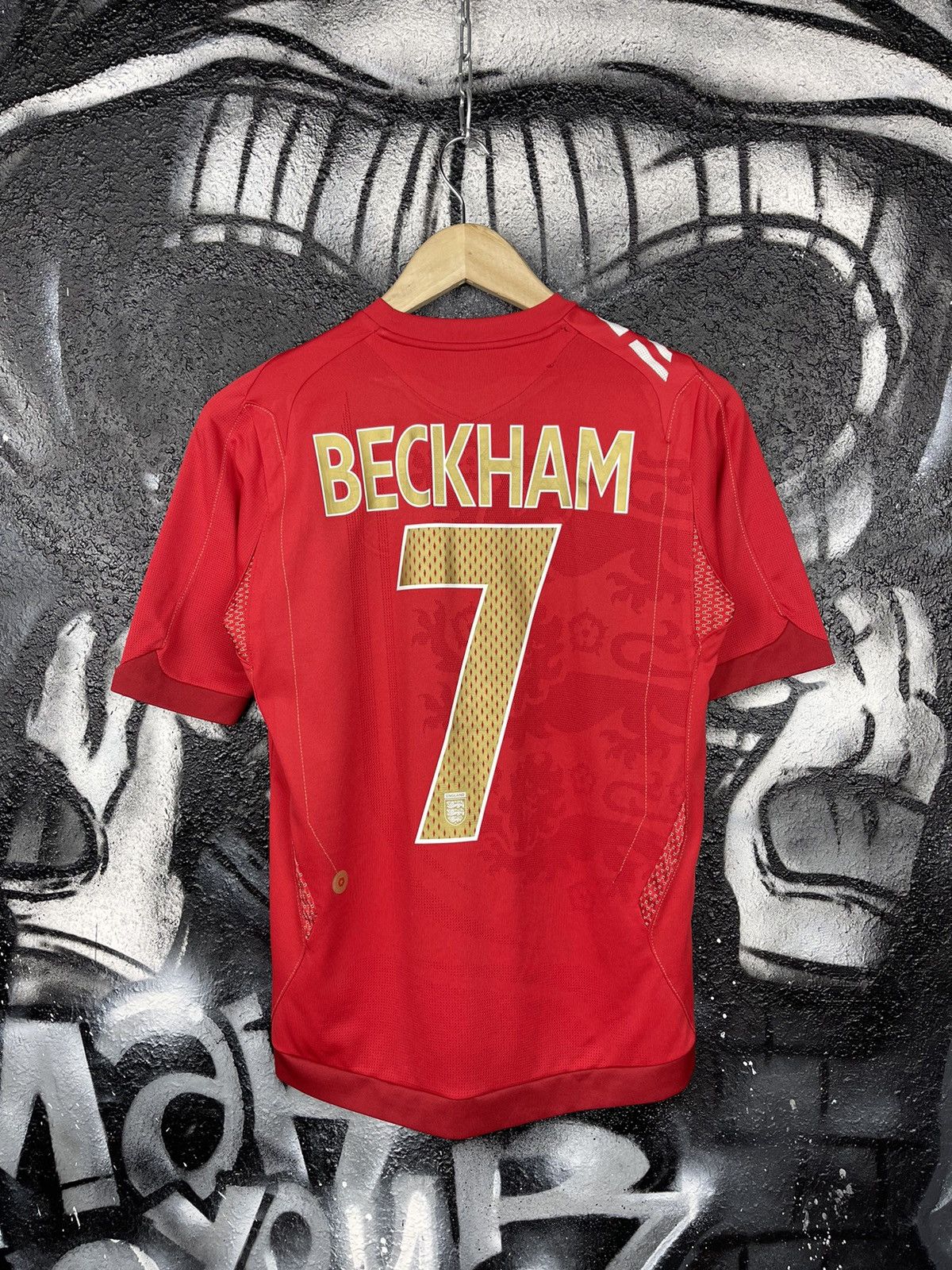 Umbro Umbro England Football Team Vintage Soccer Jersey Youth Size XL #7 Beckham Size US XS / EU 42 / 0 - 2 Thumbnail