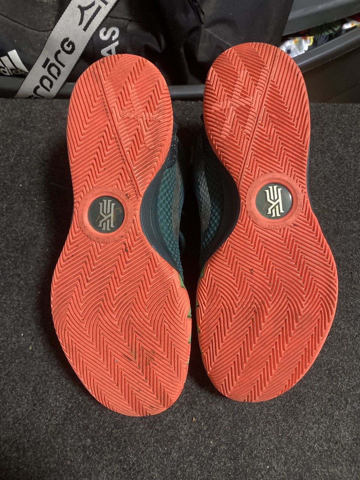 Nike Nike kyrie 1 Venus flytrap Size US 10 / EU 43 - 6 Thumbnail