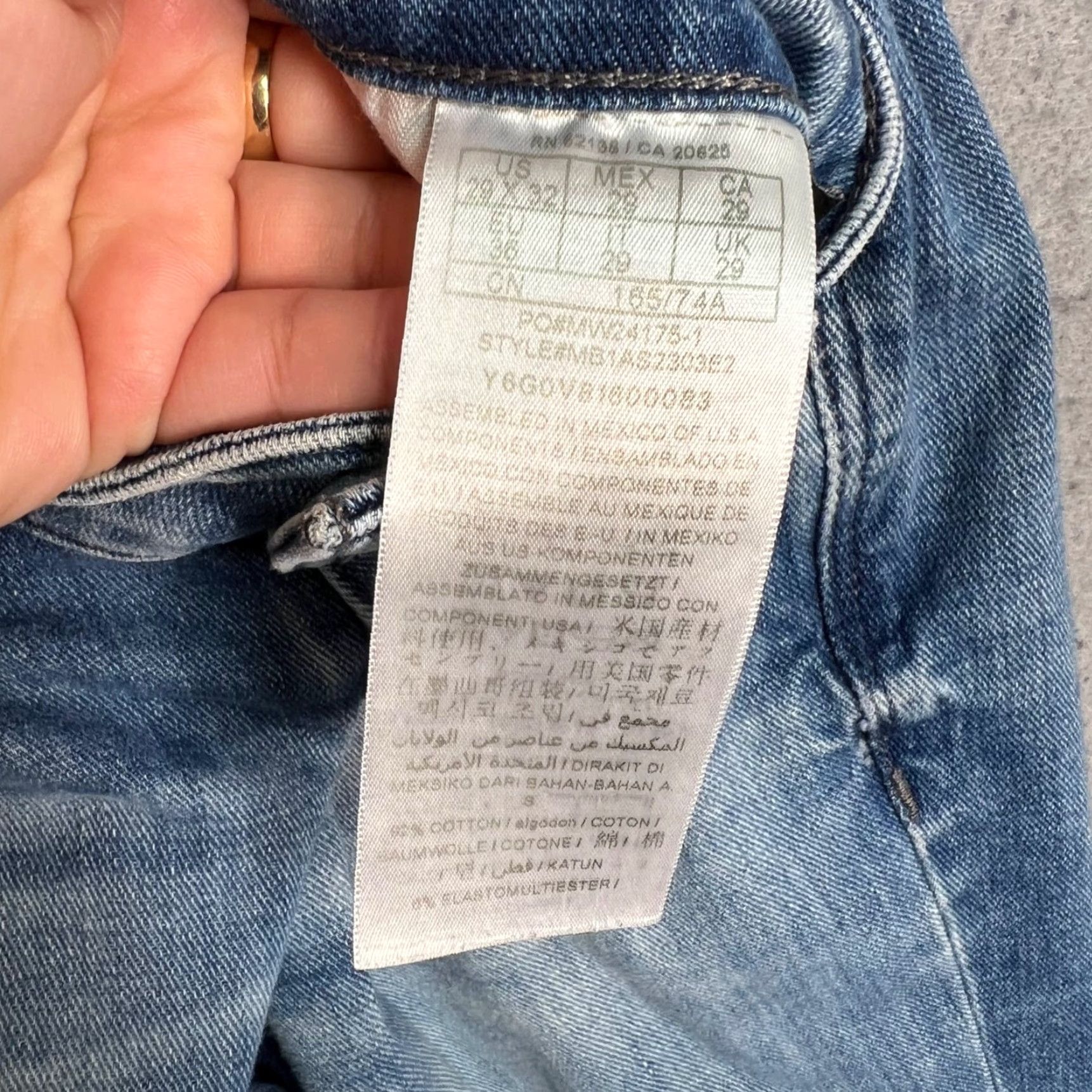 Guess GUESS Jeans Men Slim Tapered Denim Jeans Size 29 Blue Regular Inseam 32 Vintage/Used 8/10 Mens Size US 29 - 6 Thumbnail