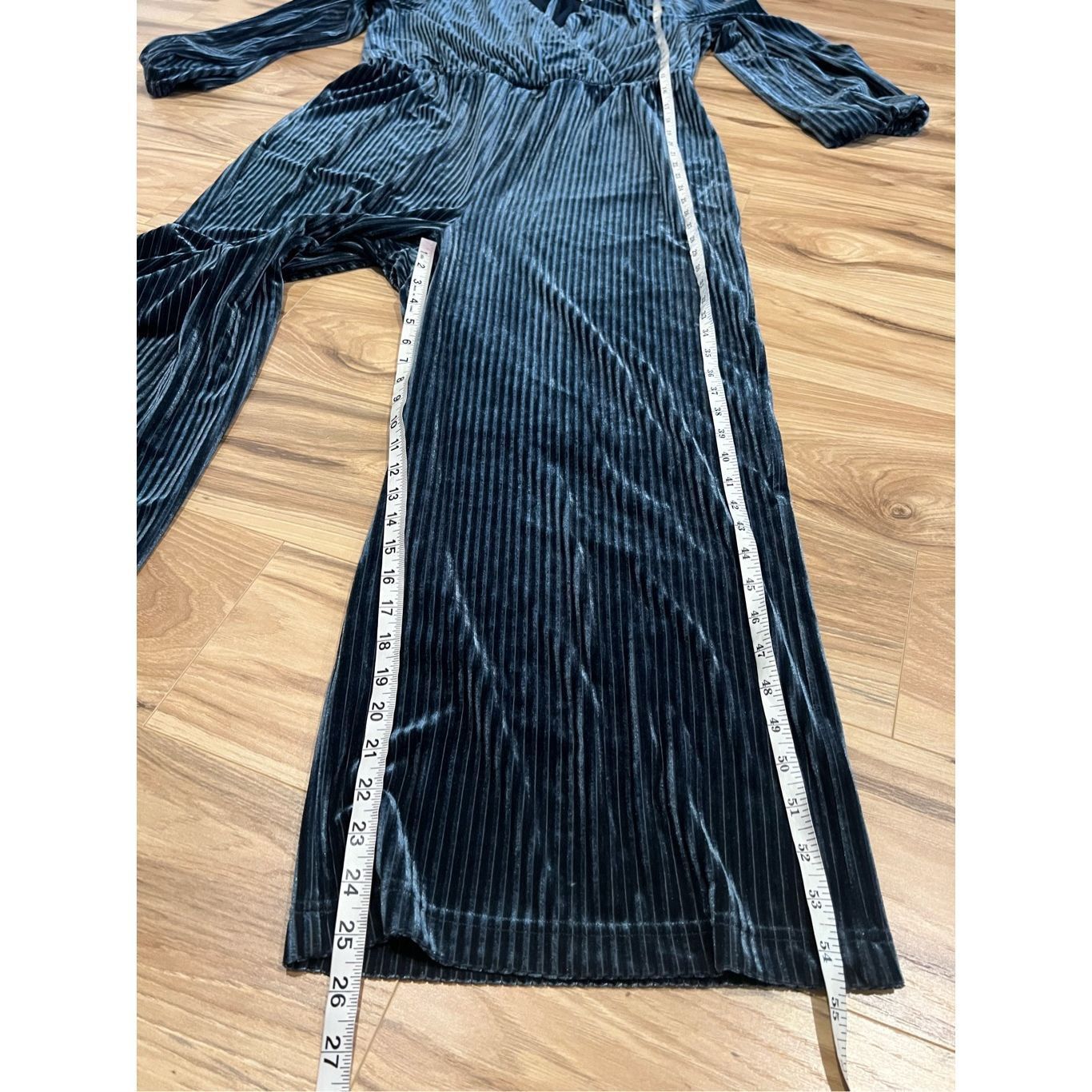Anthropologie Anthropologie Ali & Jay NWT Samantha Velvet Jumpsuit sz L Size US 40 / EU 56 - 9 Thumbnail