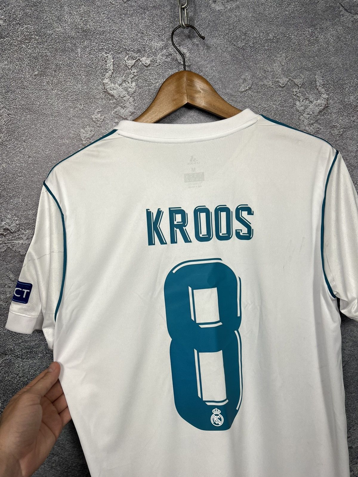 Adidas Adidas #8 Toni Kross Real Madrid Final Kiev 2018 Jersey Size US M / EU 48-50 / 2 - 15 Thumbnail