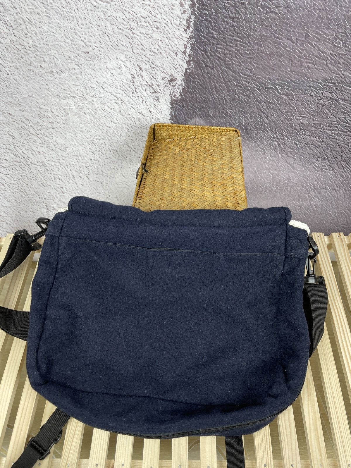 Eastpak Eastpak Delegate vintage logo blue navy crossbody bag Size ONE SIZE - 18 Thumbnail