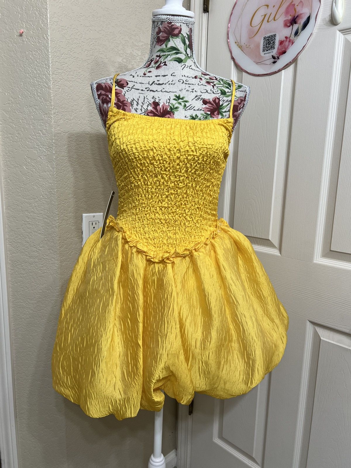 Anthropologie Anthropologie Yellow Smocked Mini Bubble Dress size M Size M / US 6-8 / IT 42-44 - 2 Thumbnail