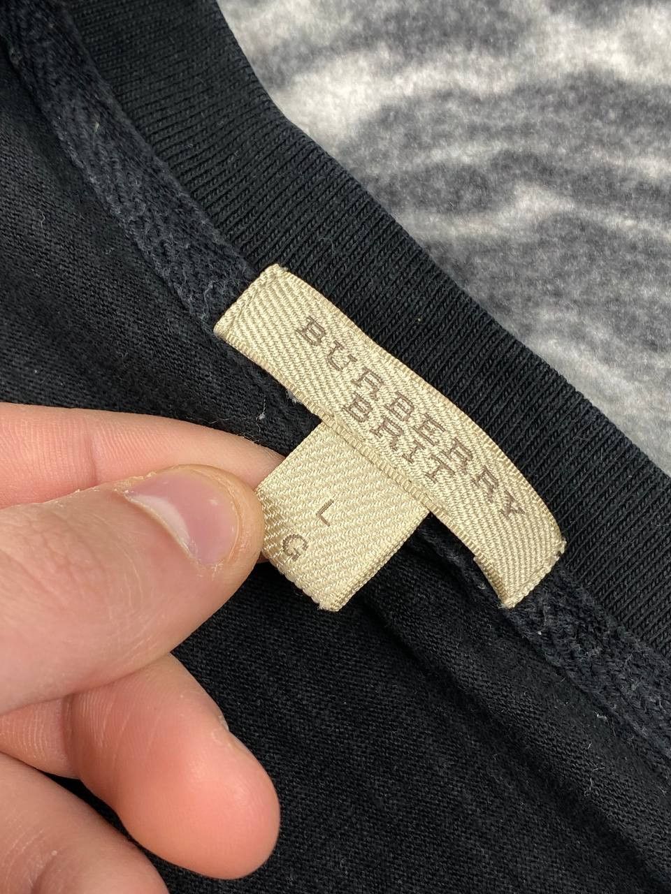 Burberry Burberry Brit Metal Logo T-Shirt Men Size L Black Size US L / EU 52-54 / 3 - 6 Thumbnail