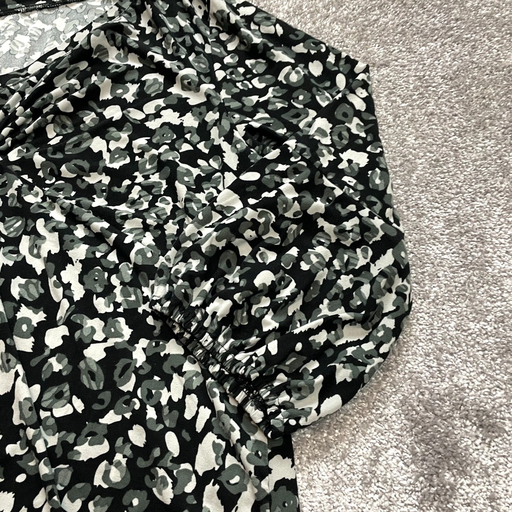 Vintage Rafaella Blouse Shirt Womens 1X Black Long Sleeve V Neck Bunched Chest Stretch Polka Dot Lace Screened for Business Casual Workwear Size XL / US 12-14 / IT 48-50 - 2 Thumbnail