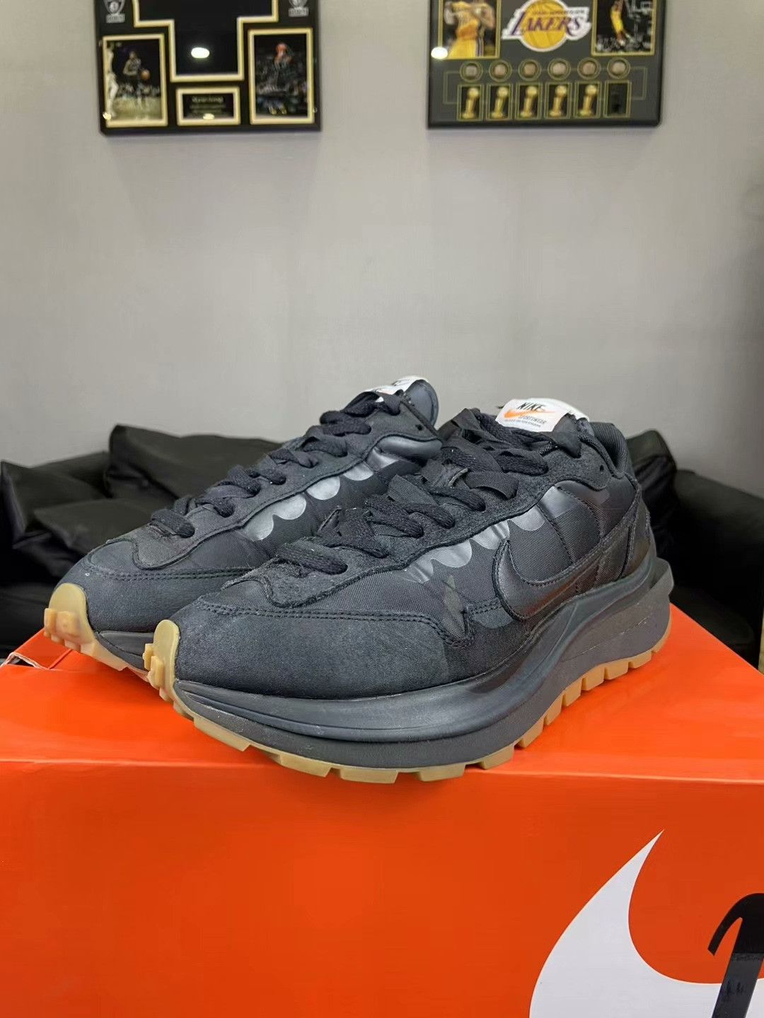 Nike Nike Black Lowtop Sneakers 10.5 Men Size US 10.5 / EU 43-44 - 1 Thumbnail