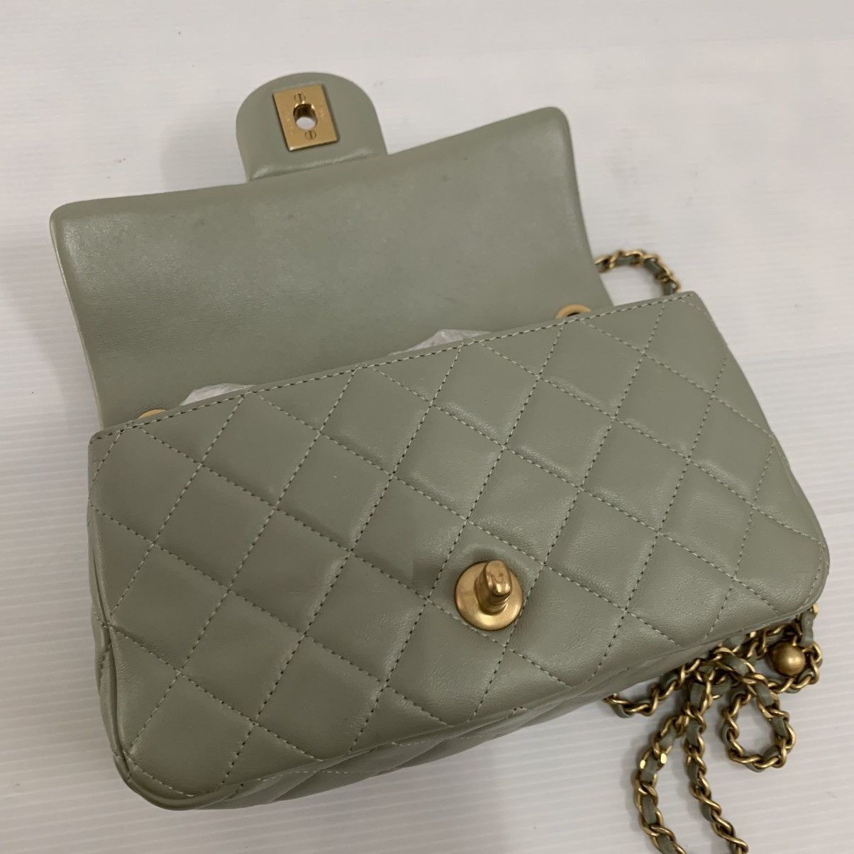 Chanel Chanel Lambskin Quilted Mini Pearl Crush Flap Green Size ONE SIZE - 13 Thumbnail