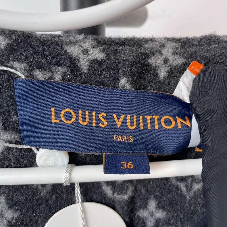 Louis Vuitton Louis Vuitton Old-print wool coat with black lining coat Size XS / US 0-2 / IT 36-38 - 6 Thumbnail