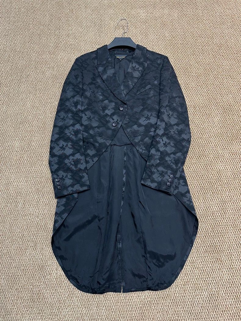 Comme des Garcons Comme des Garçons AD2013 Embroidered Coat Size US S / EU 44-46 / 1 - 1 Thumbnail
