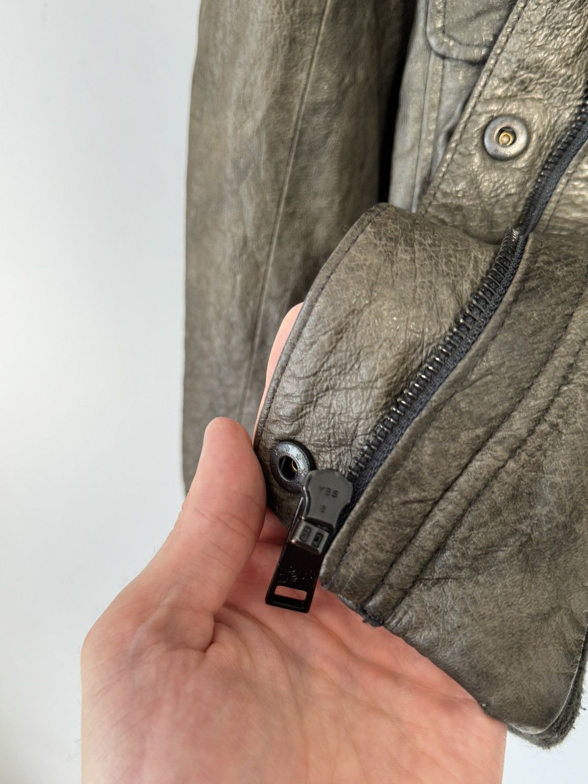 Levi's Levi’s Vintage Leather Jacket Y2K style hype women’s Size M / US 6-8 / IT 42-44 - 16 Thumbnail