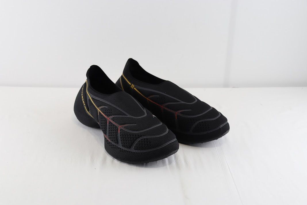 Givenchy o1rshd1 TK-360 Plus Sneaker in Black Size US 11 / EU 44 - 10 Thumbnail