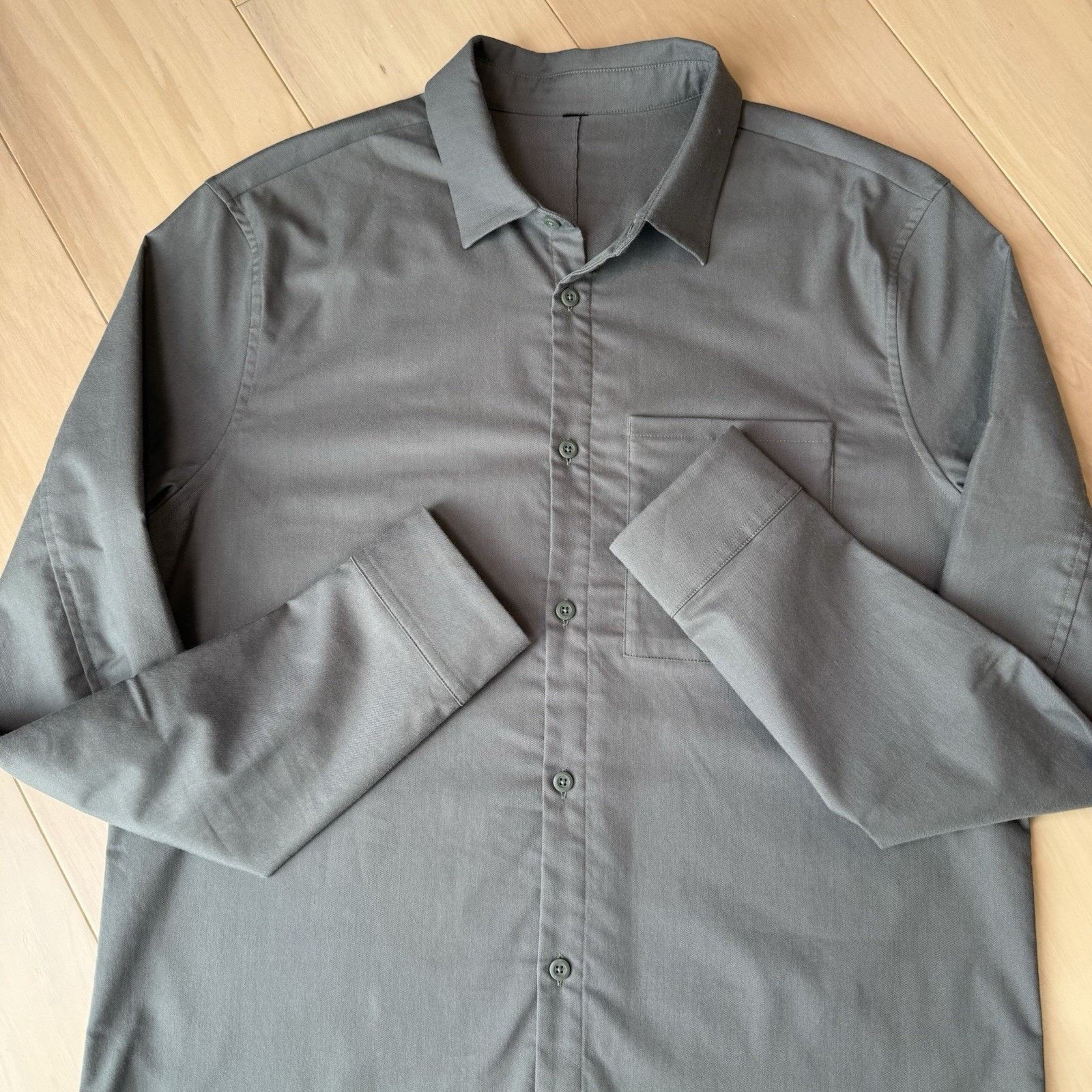 Lululemon Lululemon Utility Shirt L Dark Gray Long Sleeve Minimalist Size US L / EU 52-54 / 3 - 5 Thumbnail