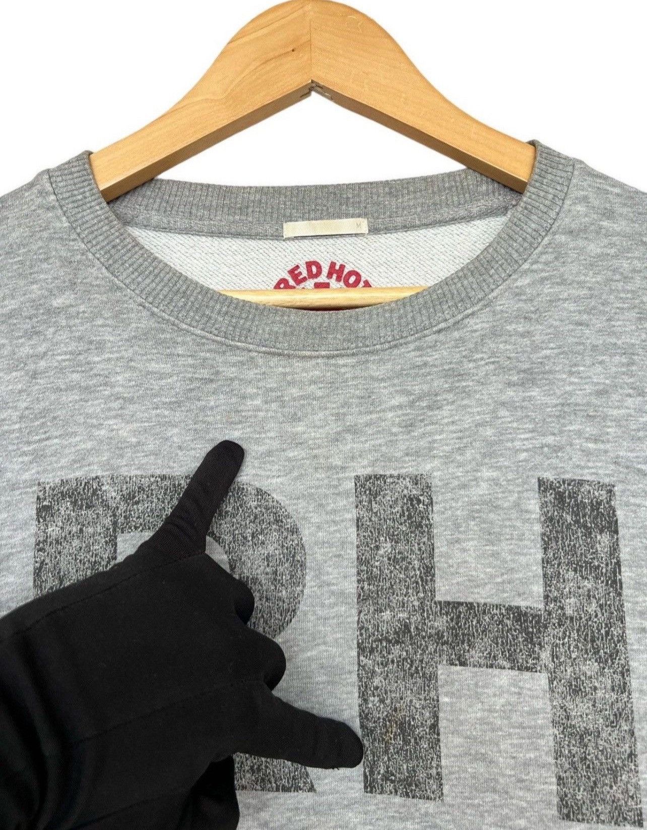 Band Tees × Japanese Brand Uniqlo Red Hot Chili Pepper Crewneck Rhcp Sweatshirt Size US M / EU 48-50 / 2 - 8 Thumbnail