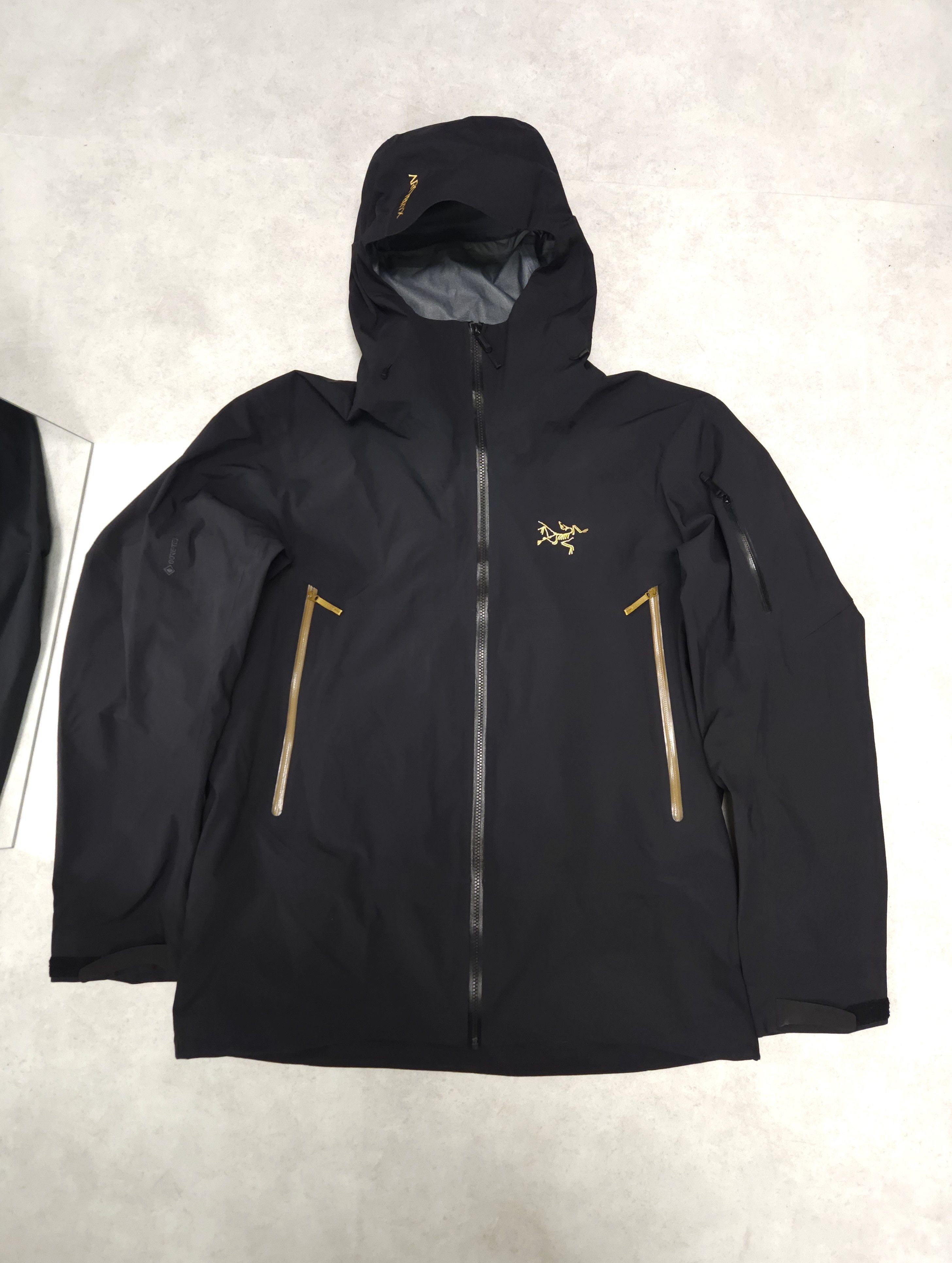 ARC'TERYX　ATOM AR HOODY 24K invers Arc'teryx Atom AR Hoody 24K Inverse Gold Men's XL – Chamonyx
