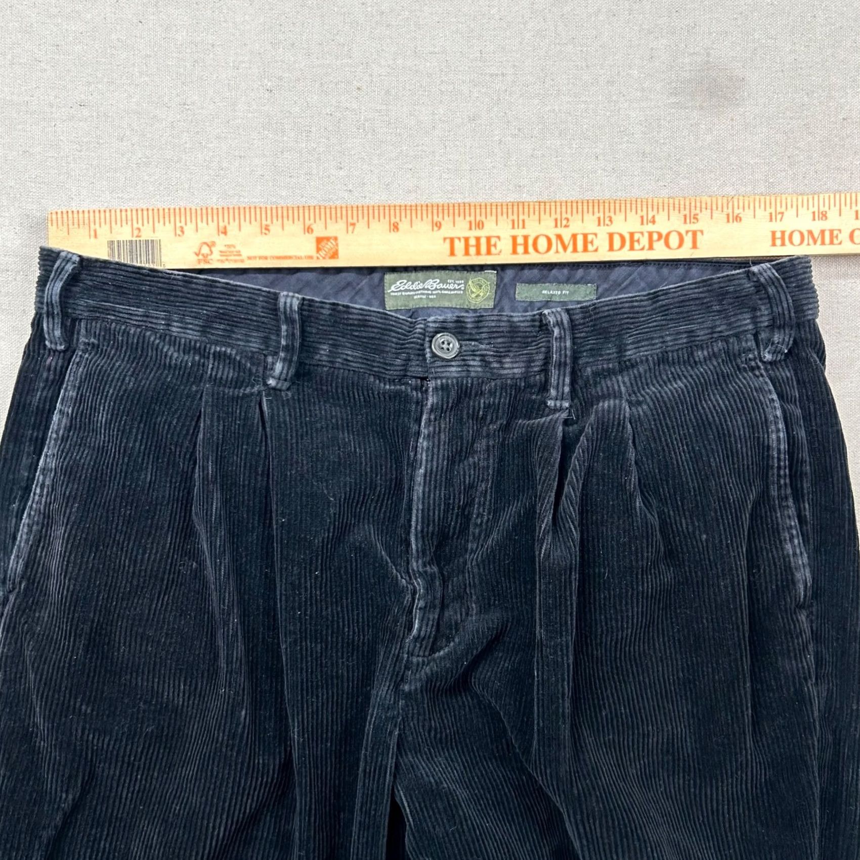 Eddie Bauer VINTAGE Eddie Bauer Corduroy Pants Mens 36 Relaxed Pleated Black Cotton Straight 31 In Inseam Preppy Jeans? Size US 36 / EU 52 - 7 Thumbnail