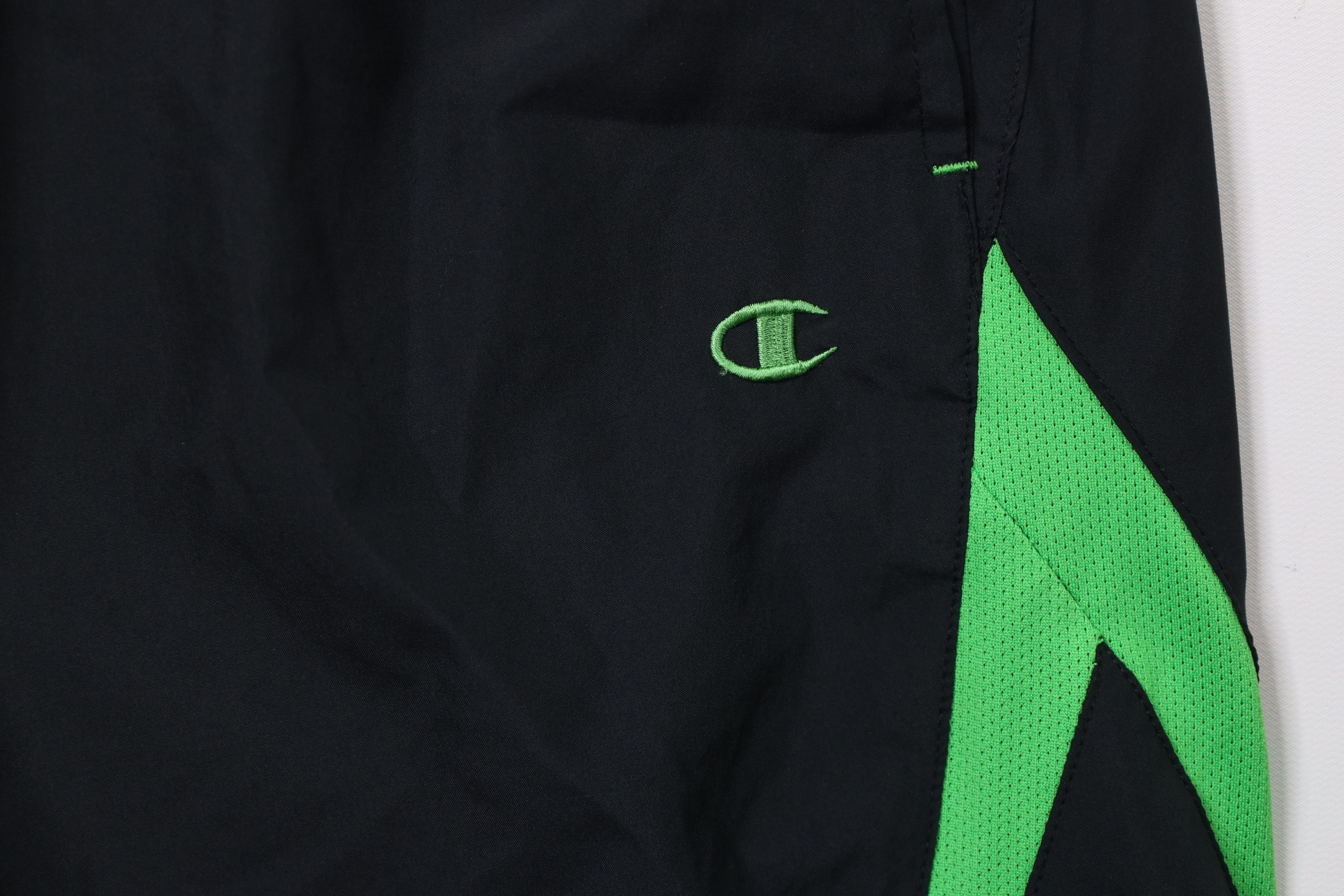Champion × Vintage Vintage 90s Champion Classic Logo Running Soccer Shorts Size US 34 / EU 50 - 5 Thumbnail