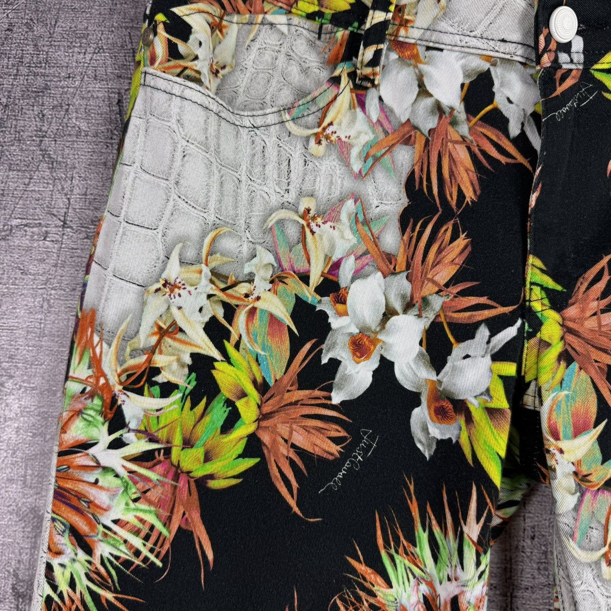 Just Cavalli RARE Just Cavalli animal floral print multicolor pants jeans Size US 32 / EU 48 - 4 Thumbnail