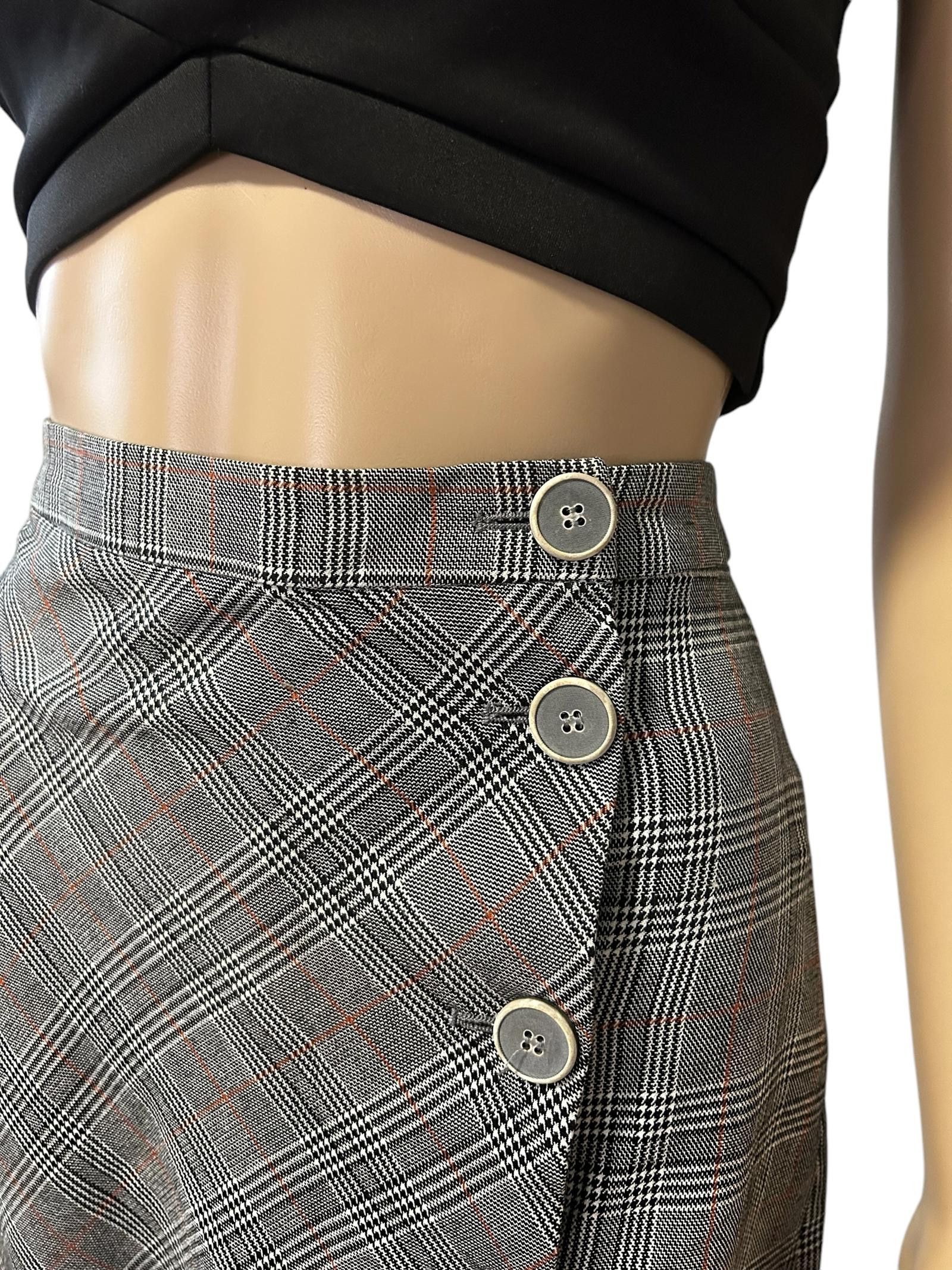 Designer Chic Grey Plaid Wrap Skirt with Buttons Size 26" / US 2 / IT 38 - 3 Thumbnail