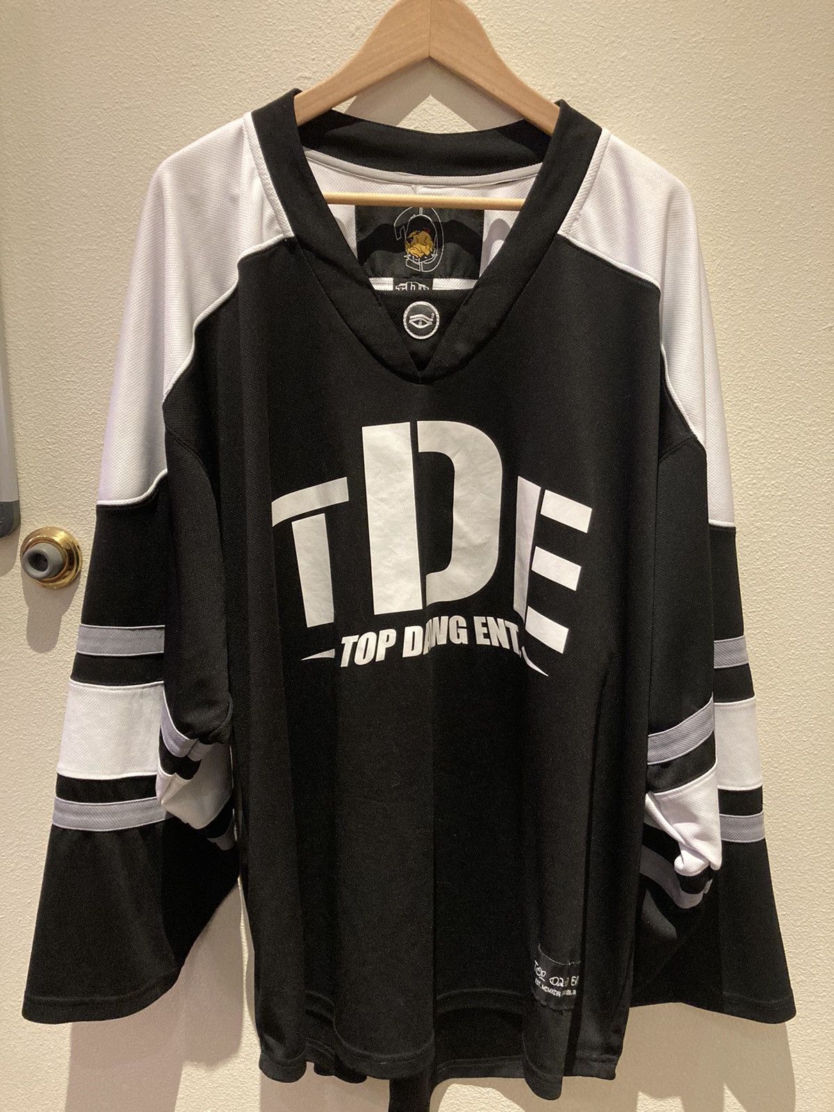 image of Top Dawg Entertainment Tde Hockey Jersey in Black, Men's (Size XL)