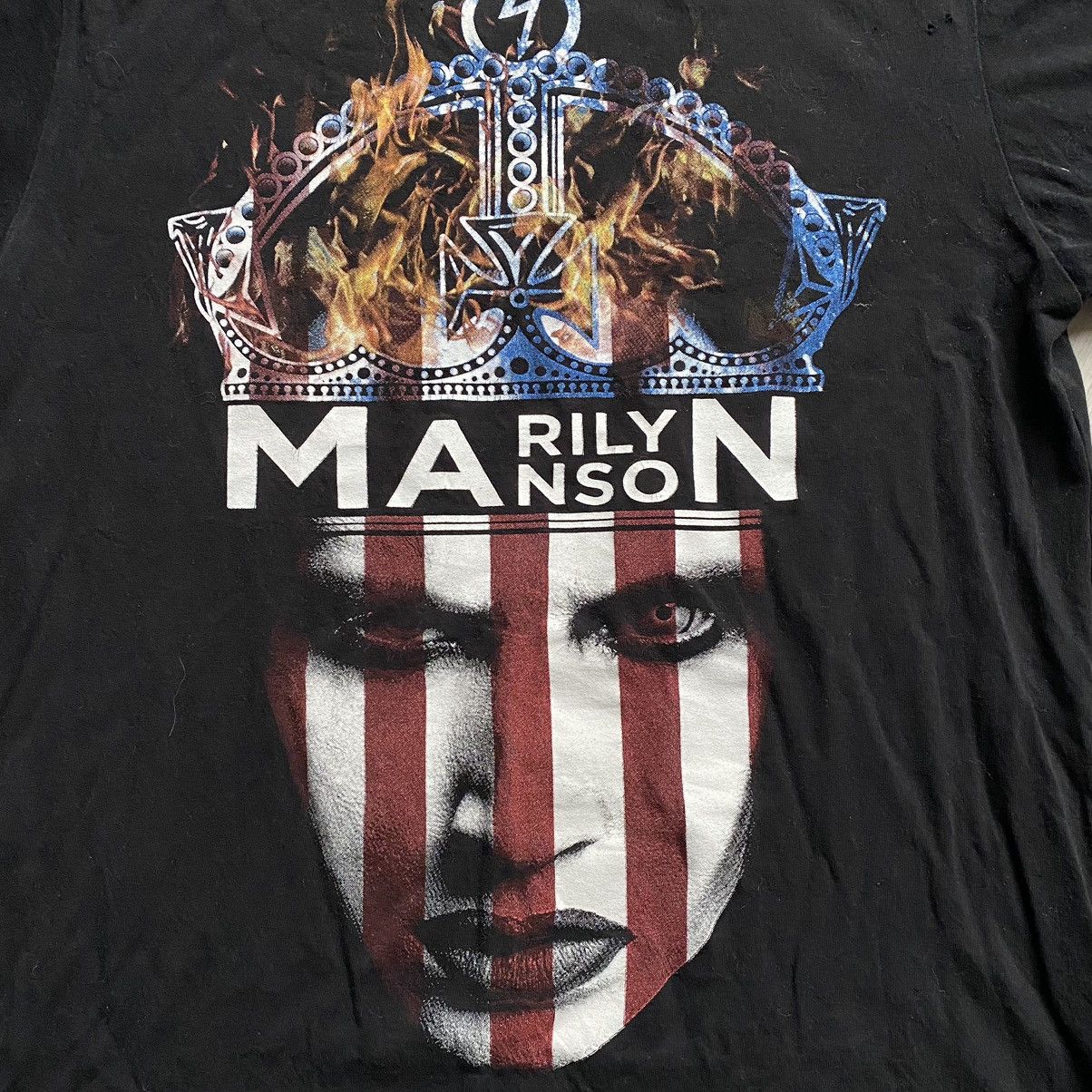 Band Tees VINTAGE MARILYN MANSON FIRE CROWN PRINT T SHIRT Size US M / EU 48-50 / 2 - 3 Thumbnail