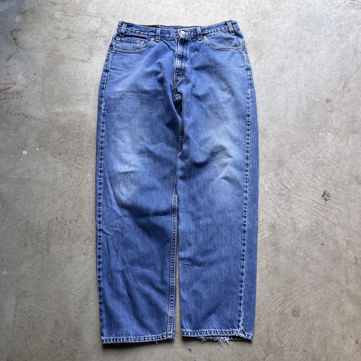 Levi's 2002 Levi’s 550 Relaxed-Fit Light-Washed Distressed Jeans Size US 36 / EU 52 - 3 Thumbnail