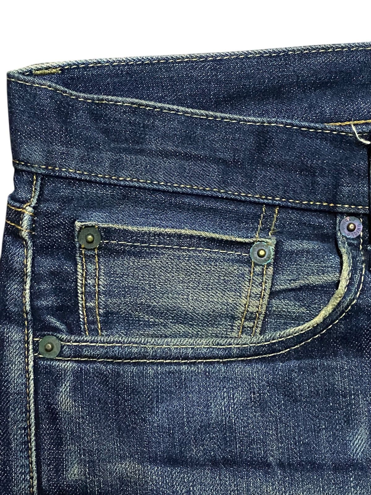 Japanese Brand Vintage Uniqlo Selvedge Blue Wash Distressed Jeans Size US 37 - 7 Thumbnail
