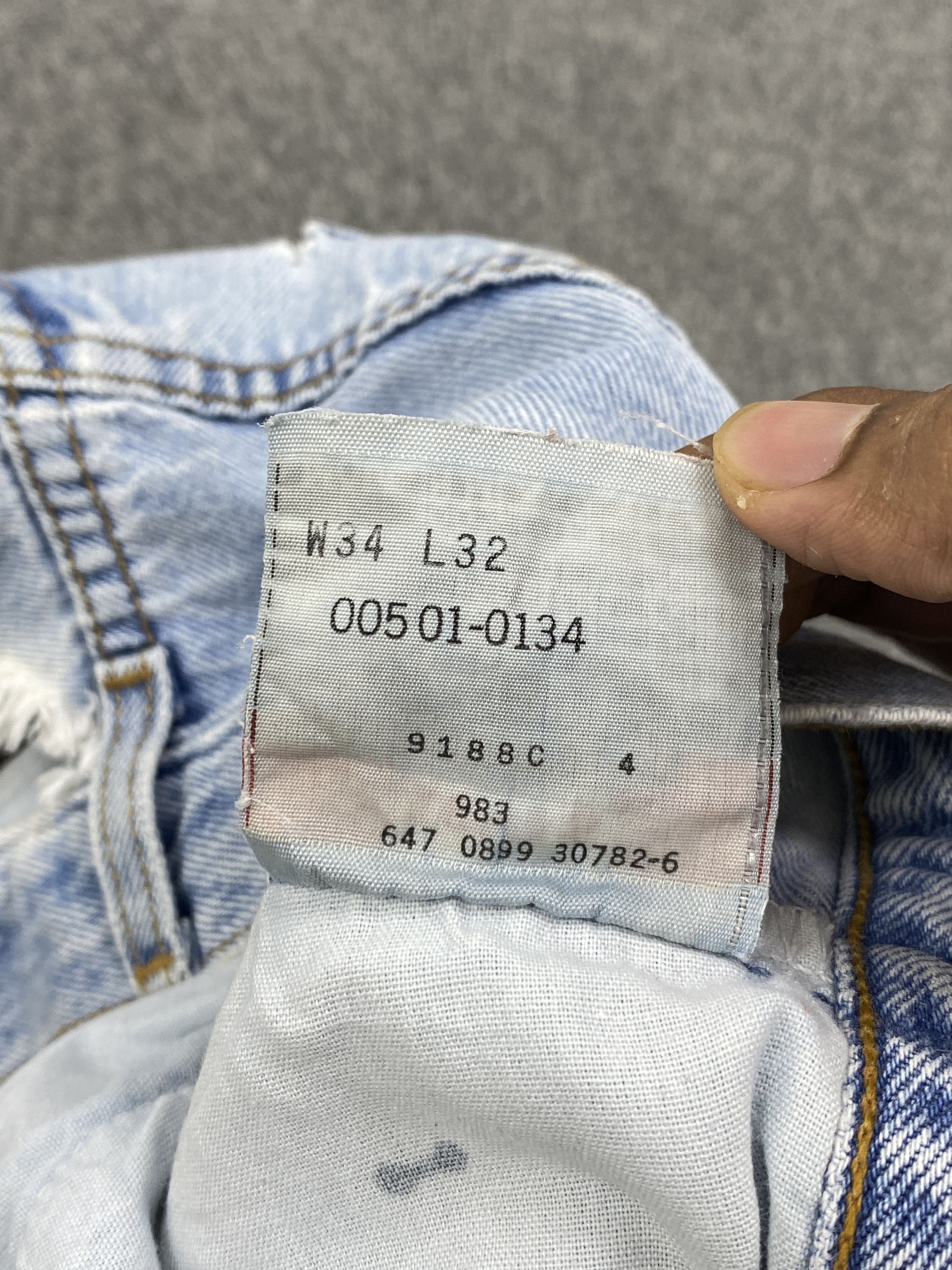 Levi's 90s Vintage Levis 501 Light WashnJeans DP2839 Size US 32 / EU 48 - 15 Thumbnail