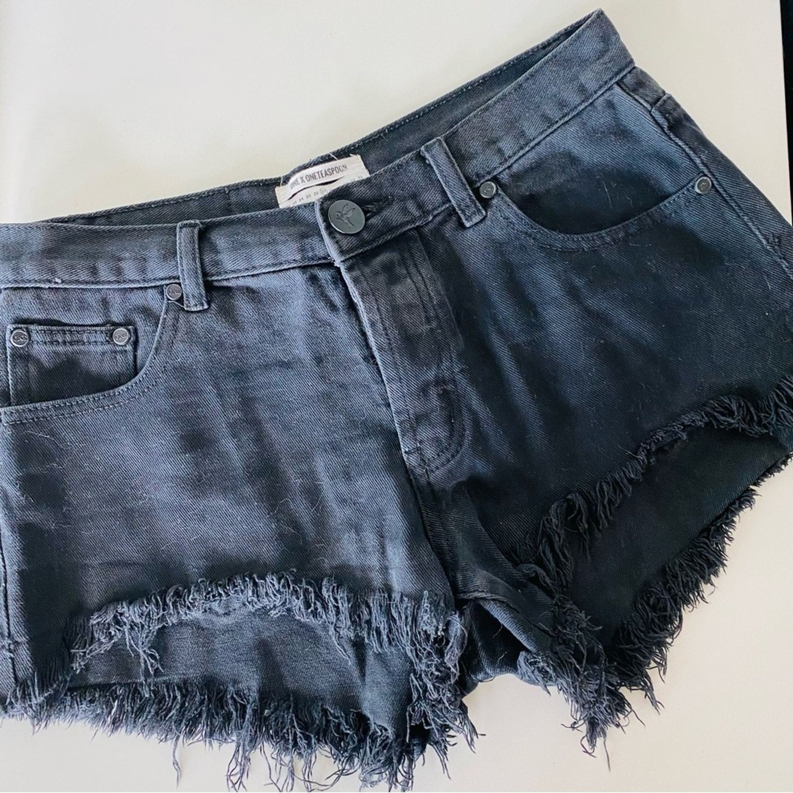 One Teaspoon ONE TEASPOON Mid Rise Bandits Black Wash Denim Cutoffs Short Size 27" / US 4 / IT 40 - 1 Thumbnail