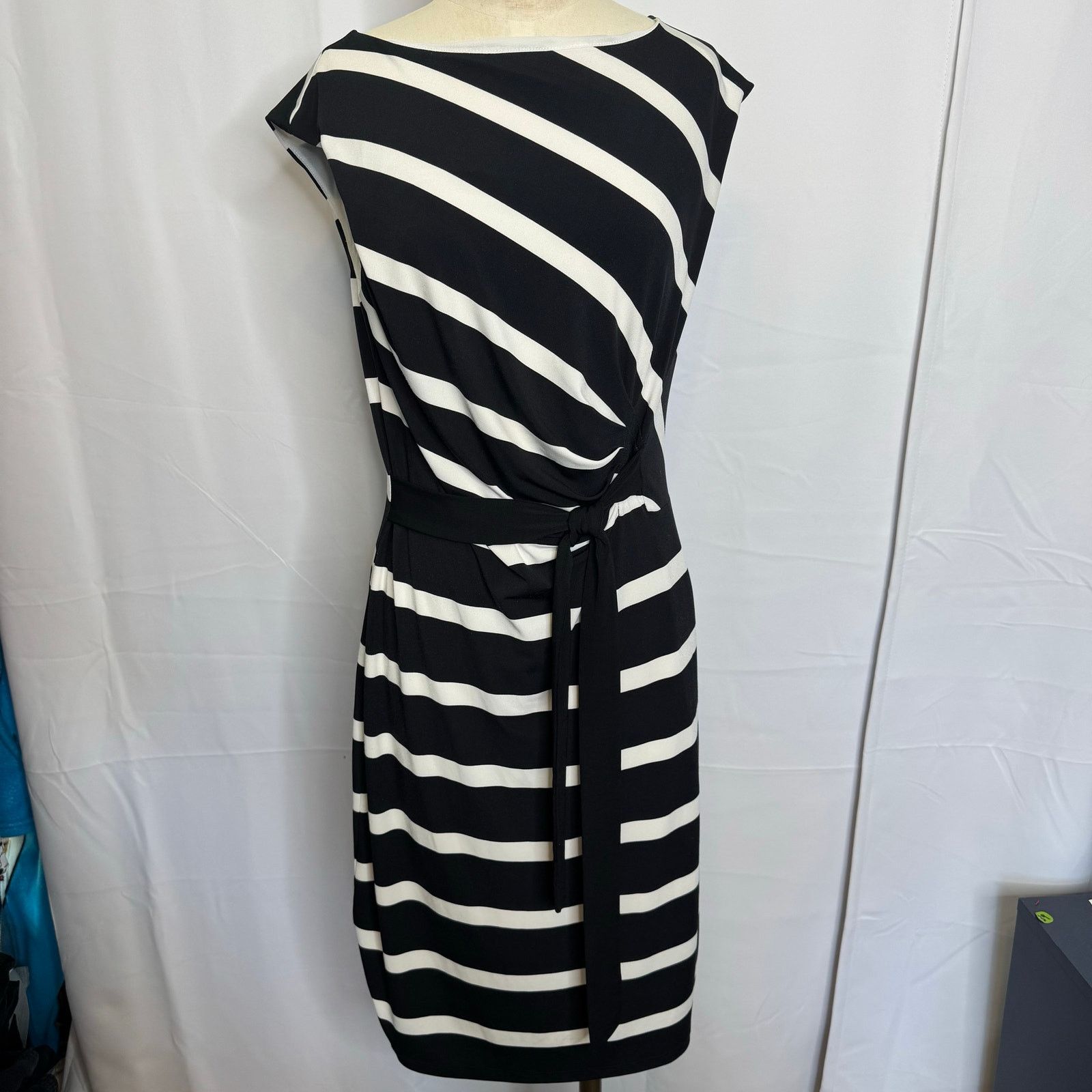Ann Taylor Ann Taylor Black White Striped Belted Sheath Dress M Work Size M / US 6-8 / IT 42-44 - 2 Thumbnail