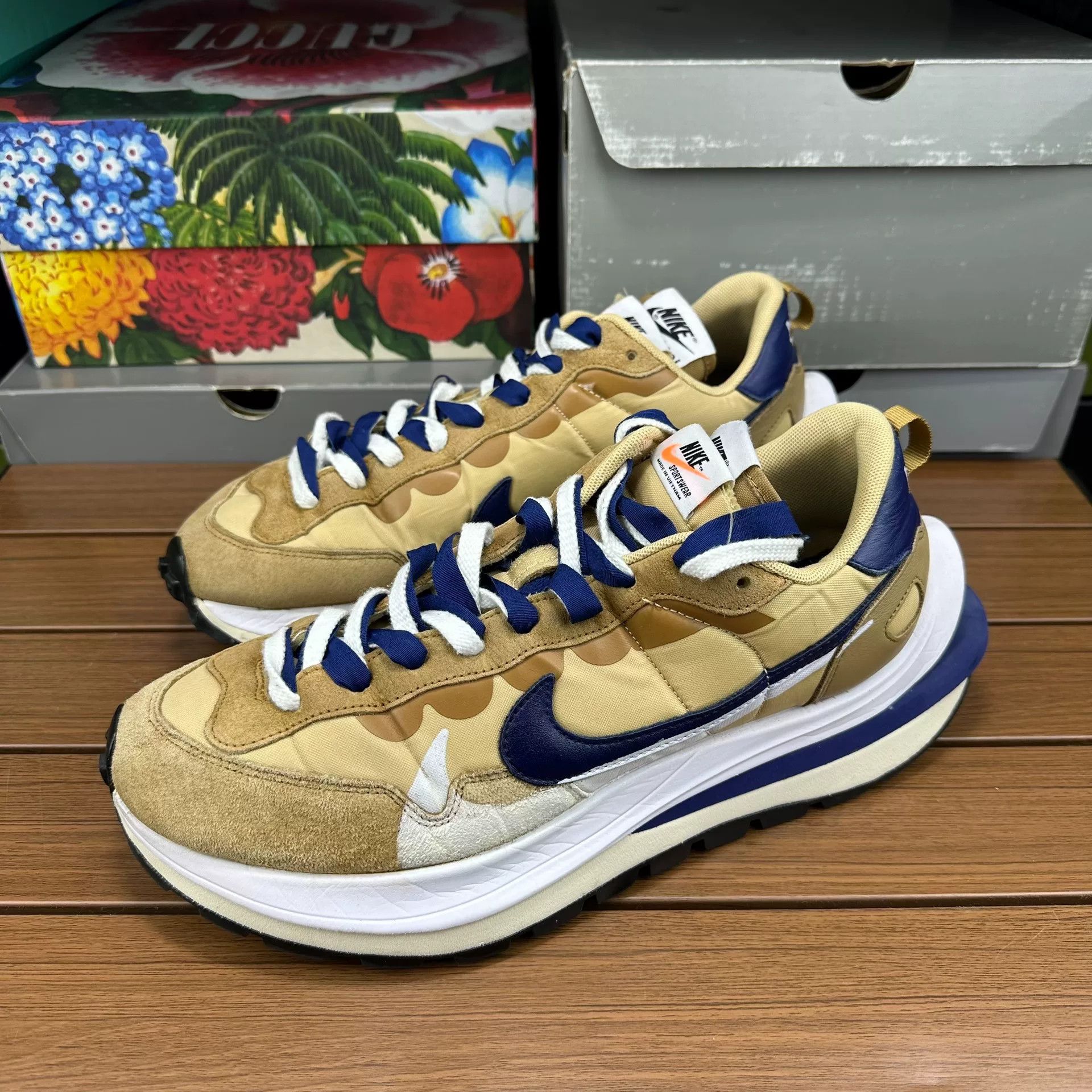 Sacai Sacai Collab Beige Lowtop Sneakers 12 Men Size US 12 / EU 45 - 1 Thumbnail