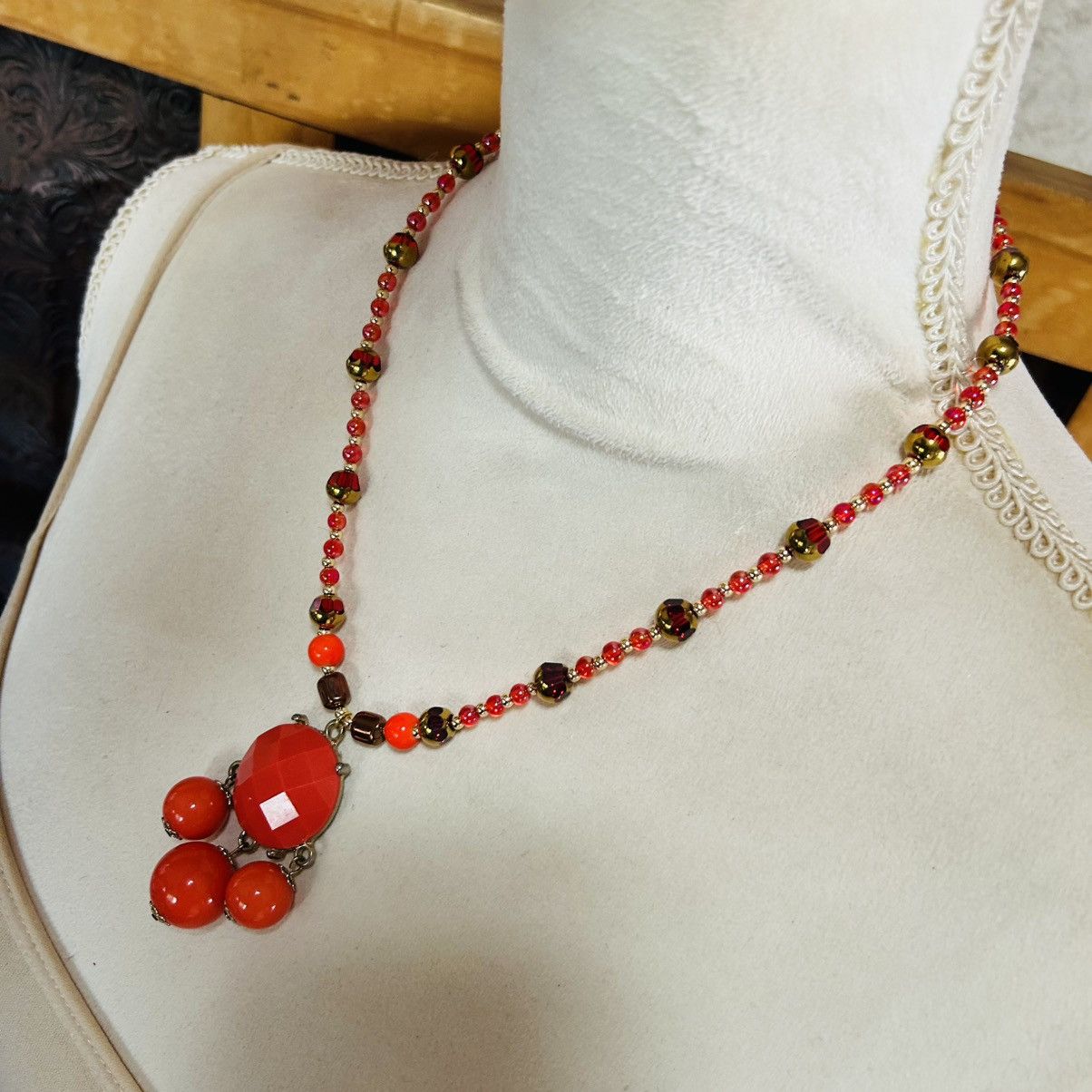 Handmade Handcrafted salamander orange dangle bead pendant necklace Size ONE SIZE - 3 Thumbnail