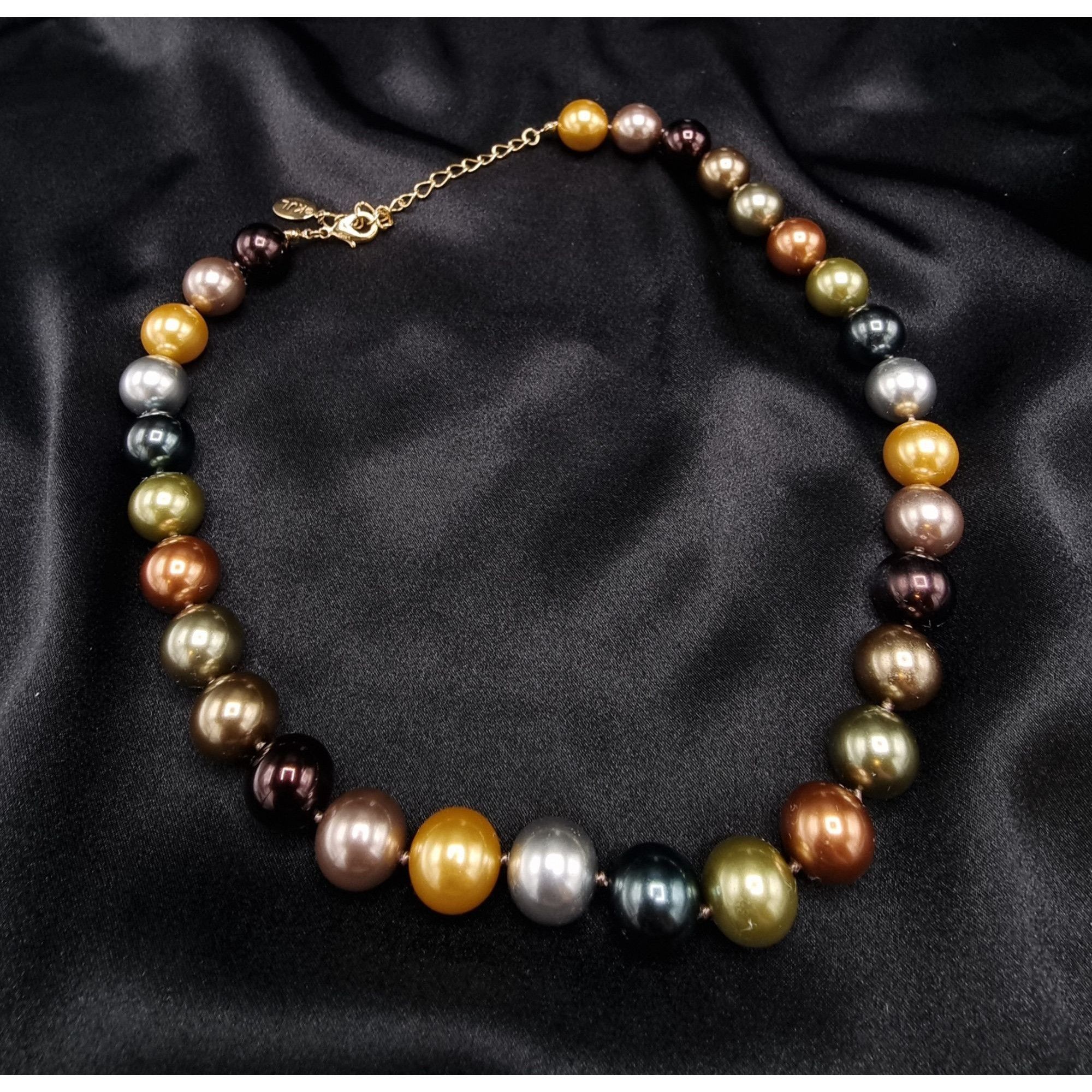 KJL 2009 Multicolor Faux Pearl Necklace Gold-Tone Chain Adju