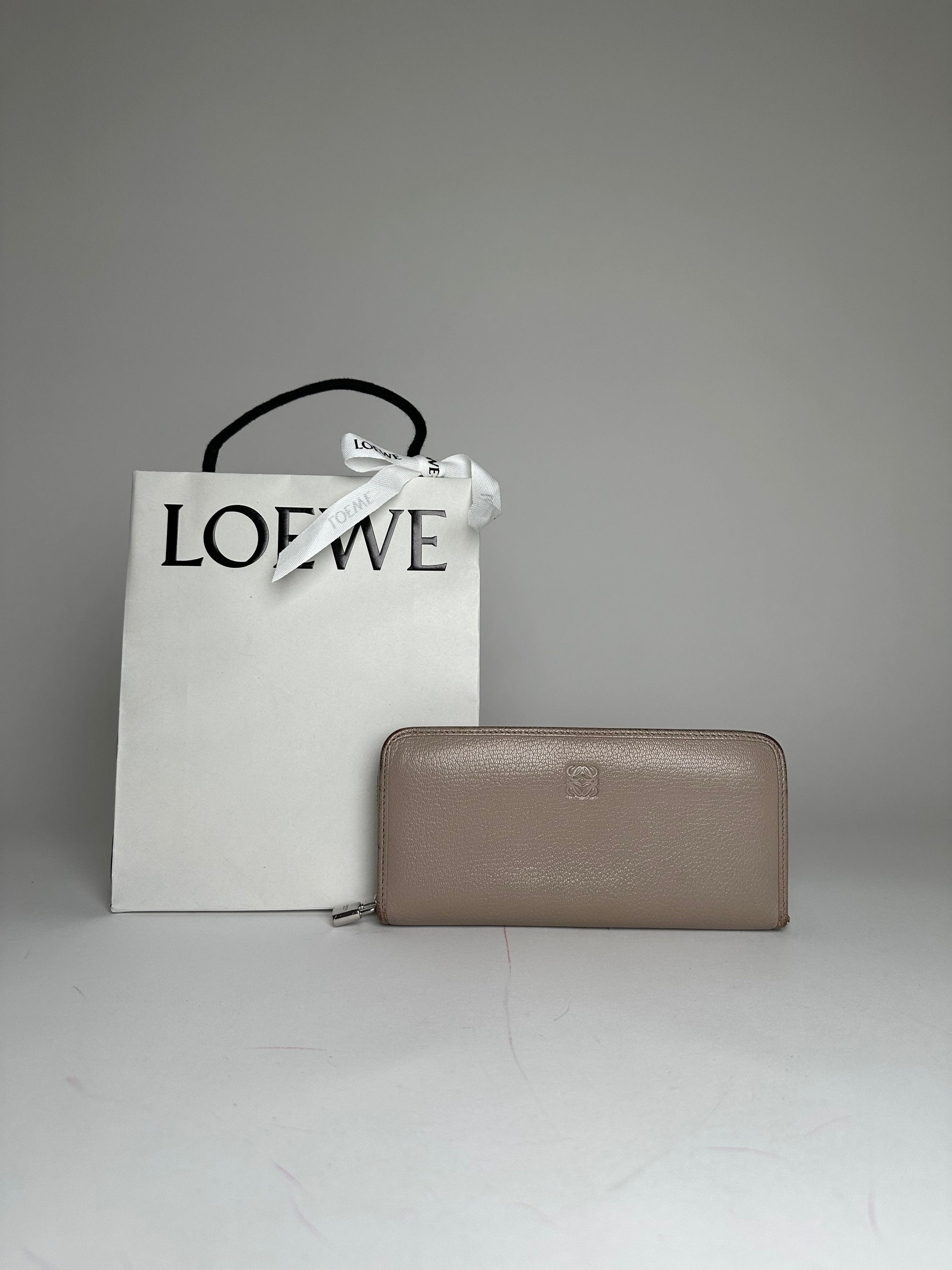 Loewe Vintage Madrid Zippy Leather Wallet Beige Grey Size ONE SIZE - 1 Thumbnail
