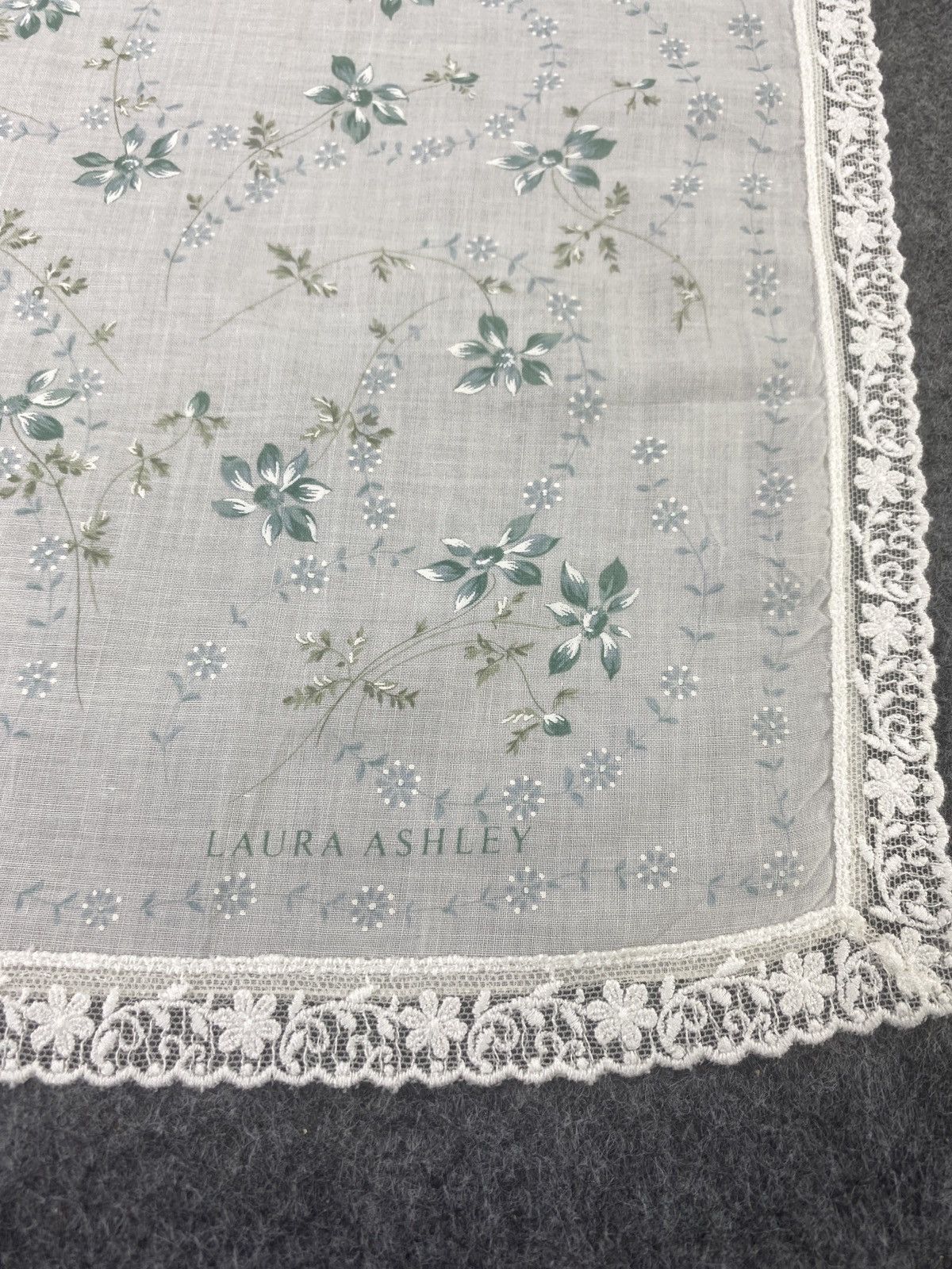 Vintage Laura Ashley Handkerchief / Bandana / Neckerchief-B046 Size ONE SIZE - 5 Thumbnail