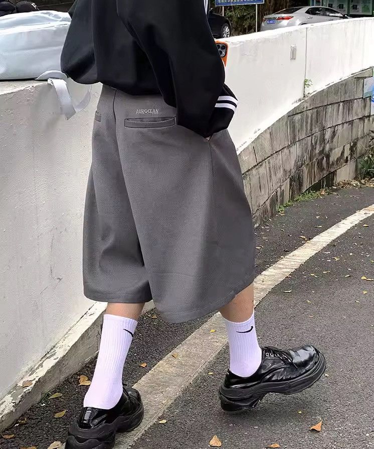 Japanese Brand Loose Casual Soft Grey Pleated Shorts Size US 33 - 6 Thumbnail
