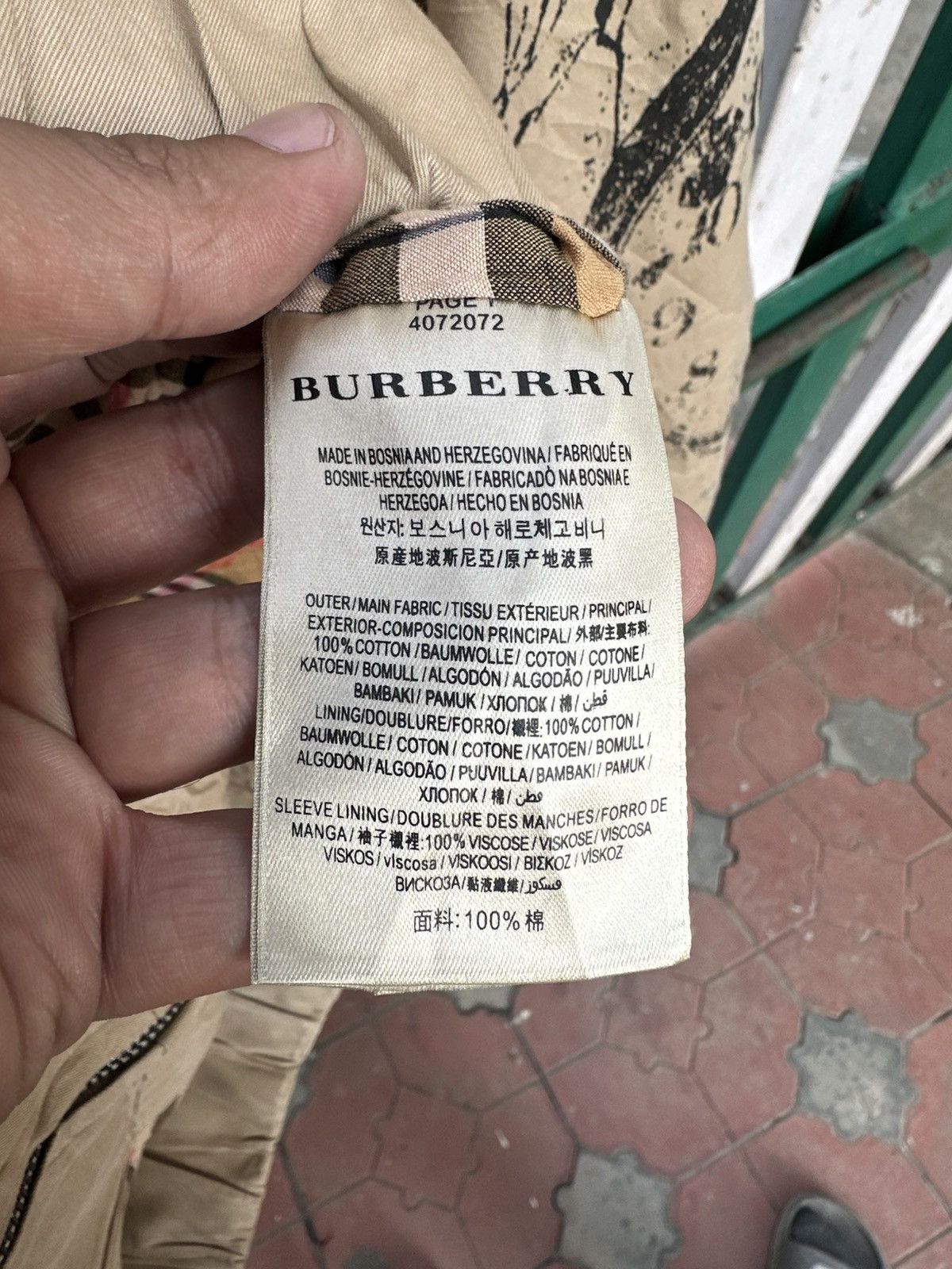 Burberry Burberry London Scribble Graphic Zip Jacket Beige Nova Check Size US M / EU 48-50 / 2 - 8 Thumbnail