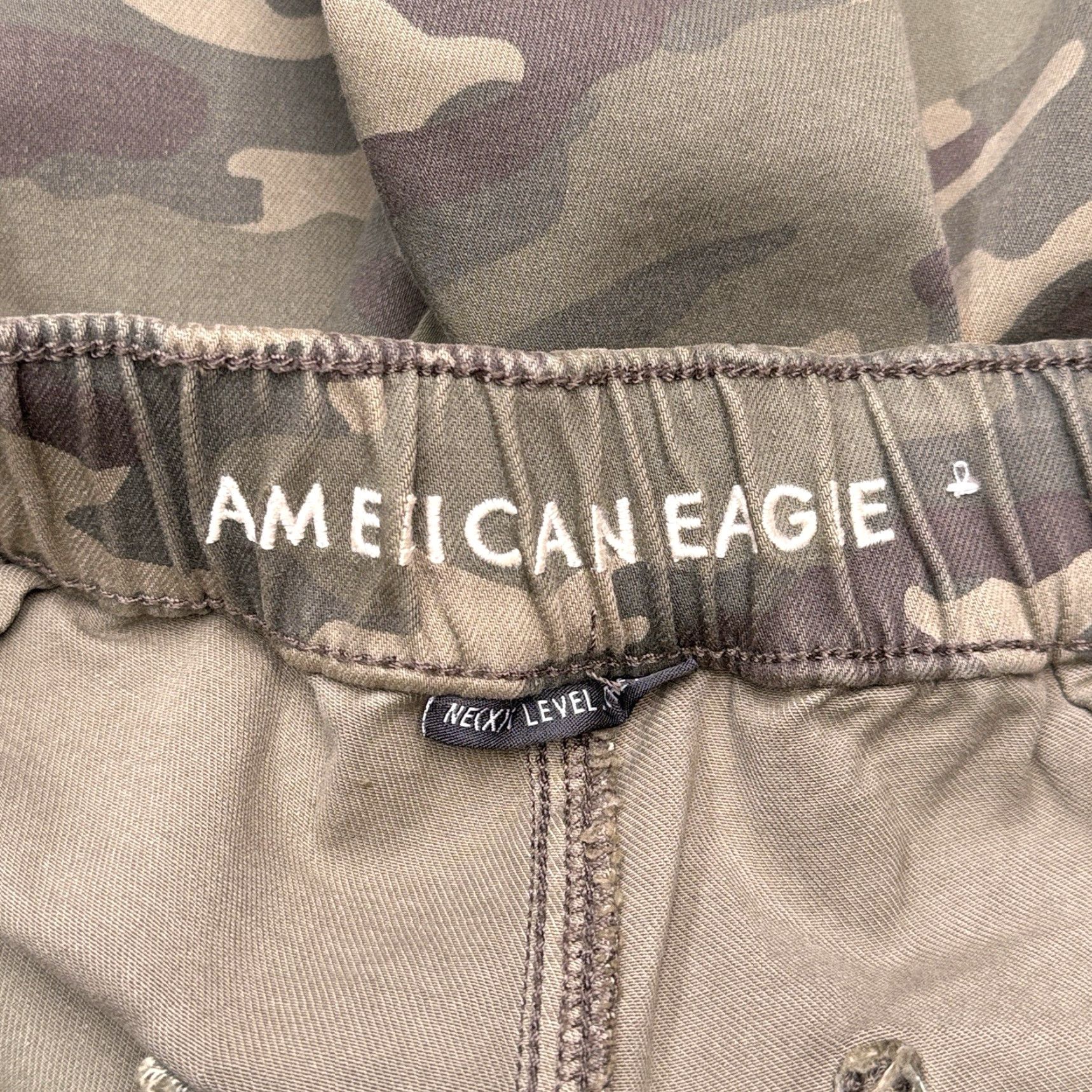 American Eagle Outfitters American Eagle Jogger Jeans Womens 4 Regular Green Camo Drawstring Stretch Size 27" / US 4 / IT 40 - 4 Thumbnail