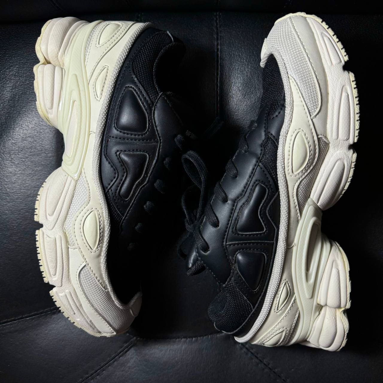 Adidas × Raf Simons 5,5us Adidas Raf Simons Ozweego sneakers white black Size US 5.5 / EU 38 - 4 Thumbnail