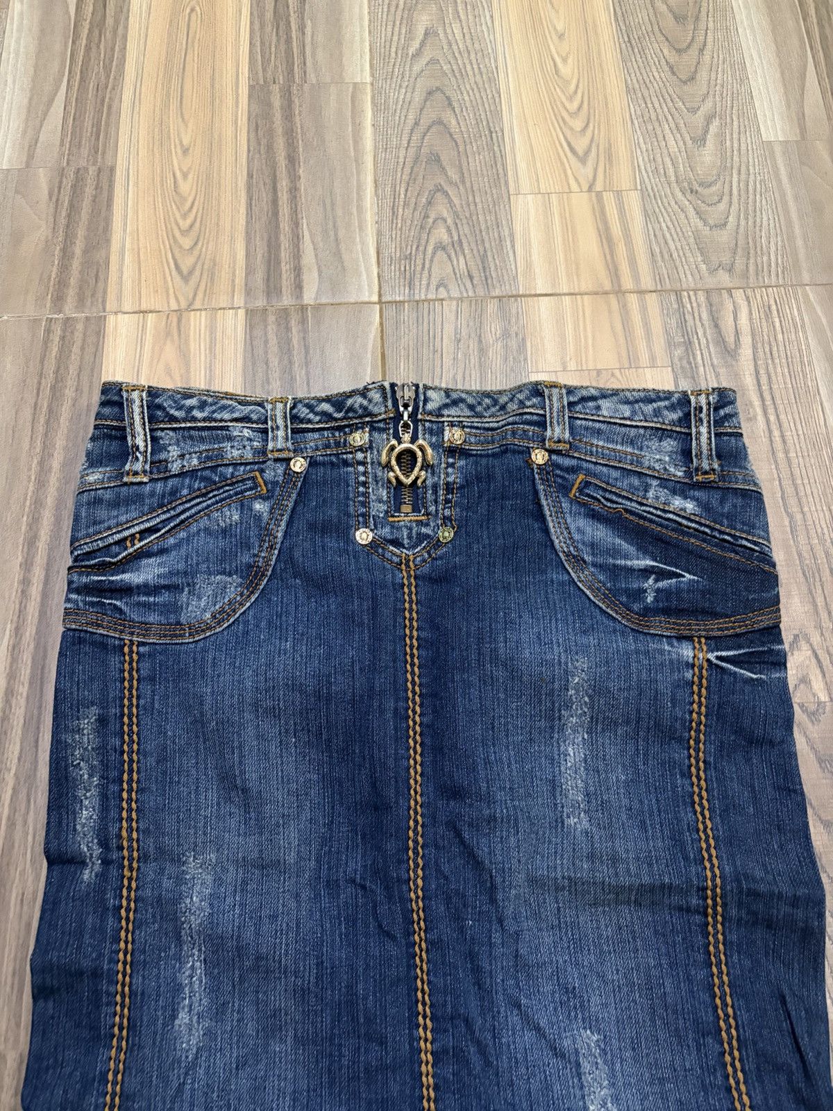 Just Cavalli JUST CAVALLI TURTLE SNAKE DENIM SKIRT Size 28" / US 6 / IT 42 - 6 Thumbnail