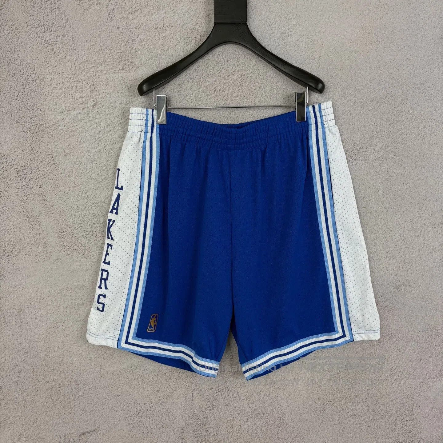 Mitchell & Ness mitchell&ness sizeXXL Lakers retro basketball shorts Size US 43 - 1 Thumbnail