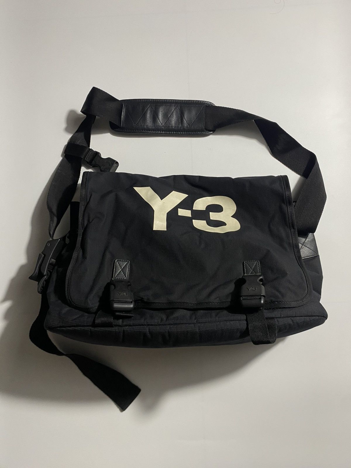 Y-3 ADIDAS- YOHJI YAMAMOTO MESSENGER BAG