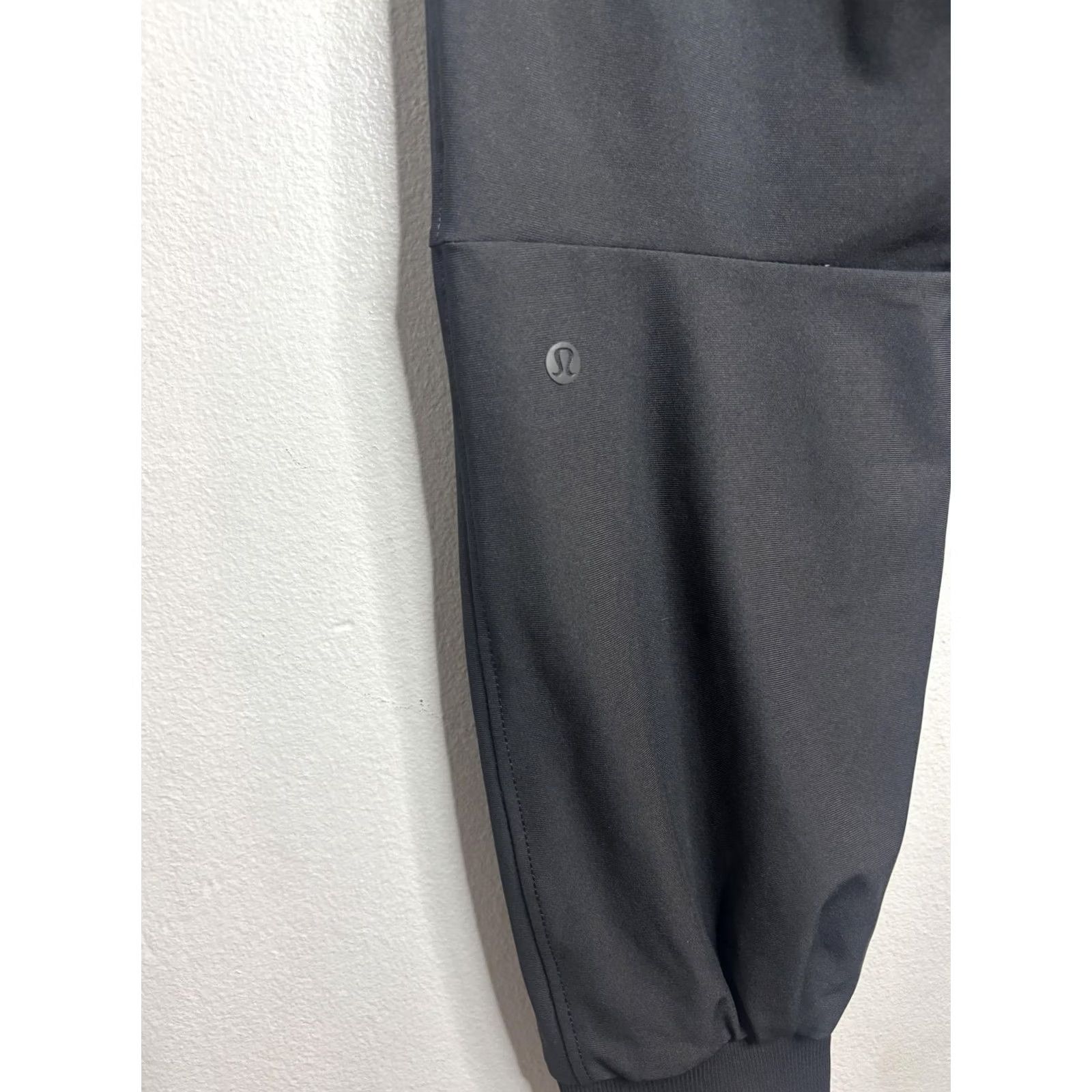 Lululemon Lululemon Pants Mens S Black Jogger Elastic Waist Cuffed Athletic Stretch Pockets Reflective Logo Regular Inseam 27in Size US 29 - 5 Thumbnail