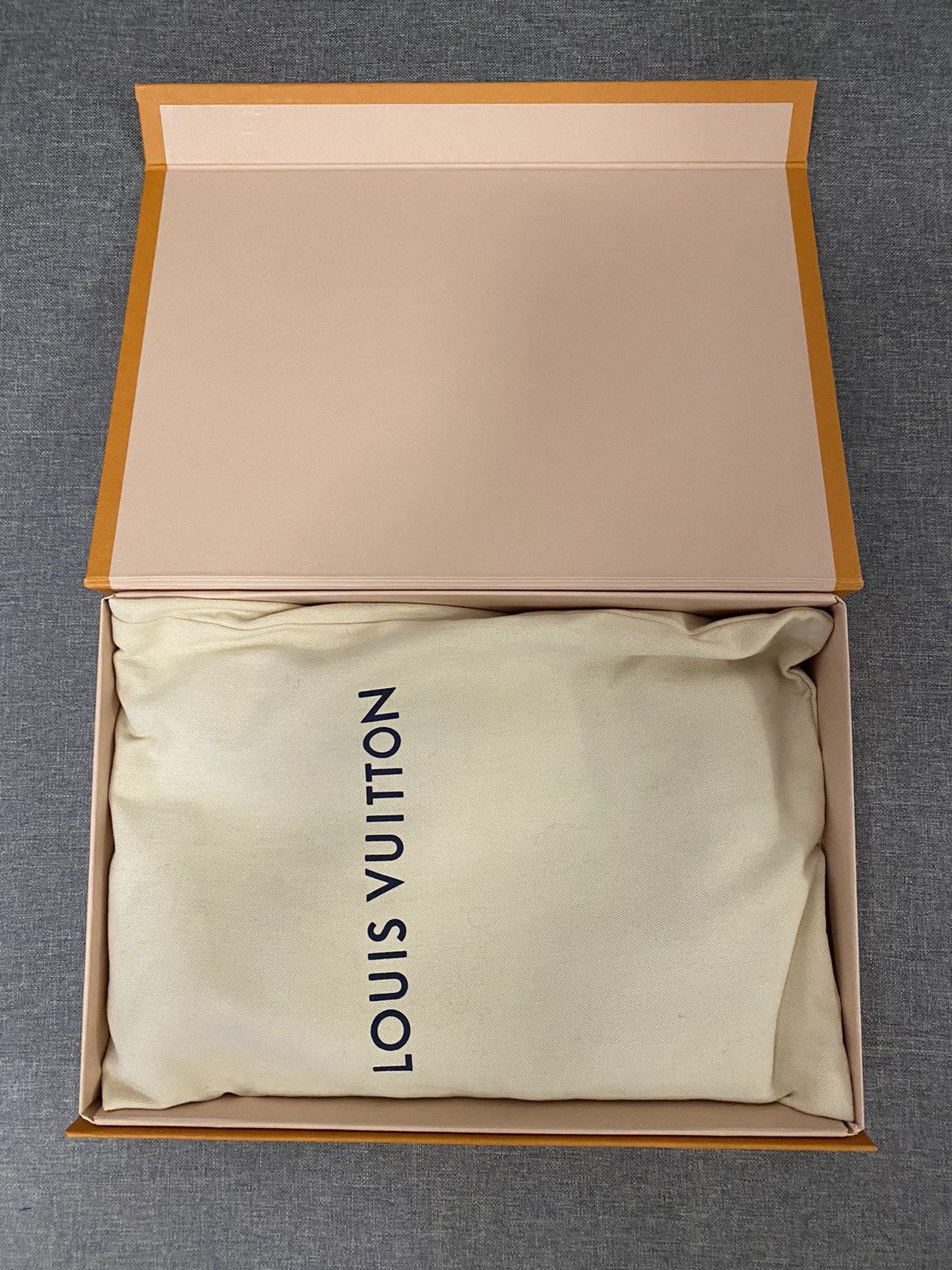 Louis Vuitton Louis Vuitton grey monogram gradient scarf M75900 Size ONE SIZE - 5 Thumbnail