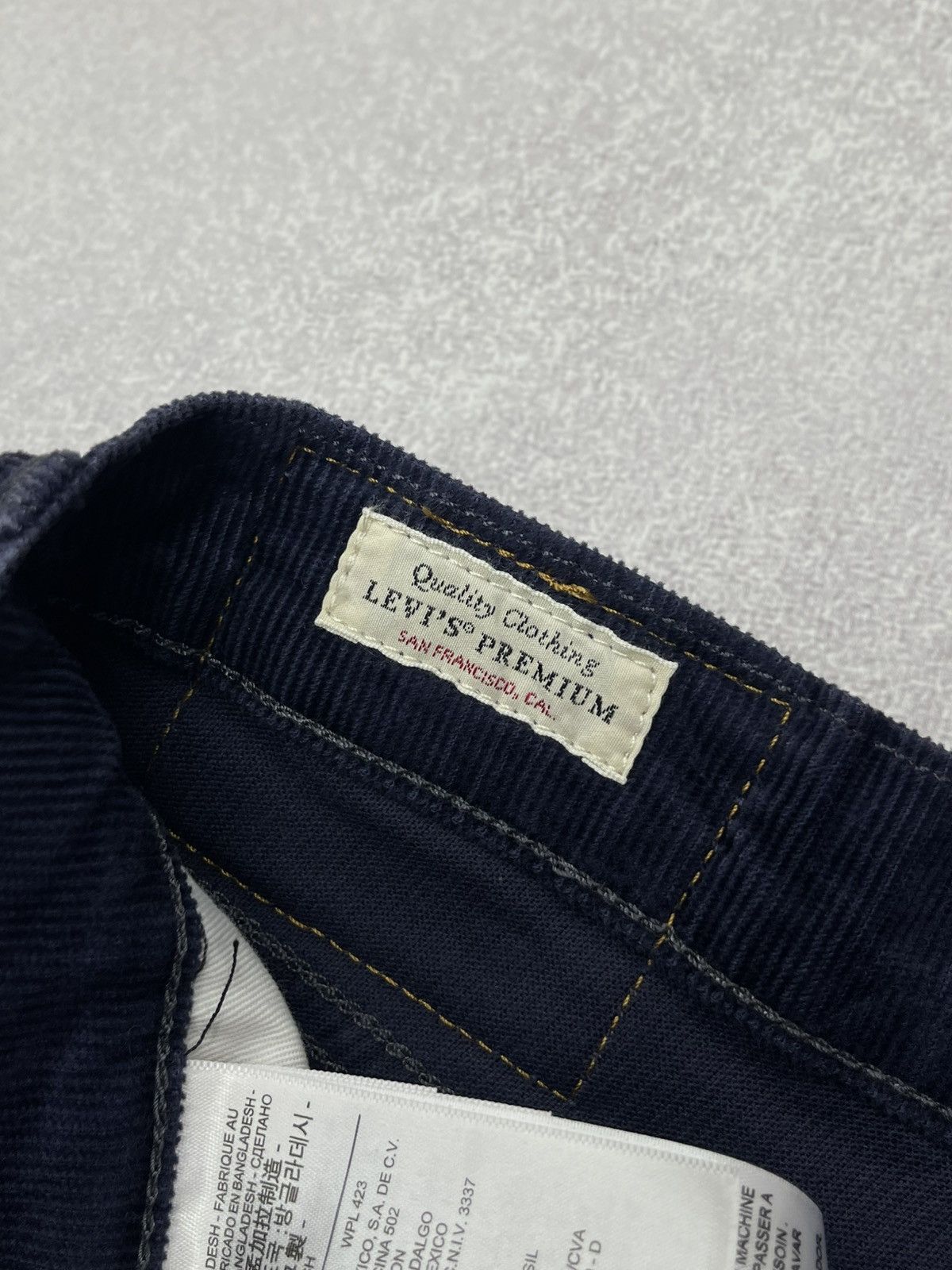 Levi's × Levi's Vintage Clothing × Vintage Mens Levis 514 Premium Velvet Pants Jeans Navy Corduroy Size US 34 / EU 50 - 9 Thumbnail