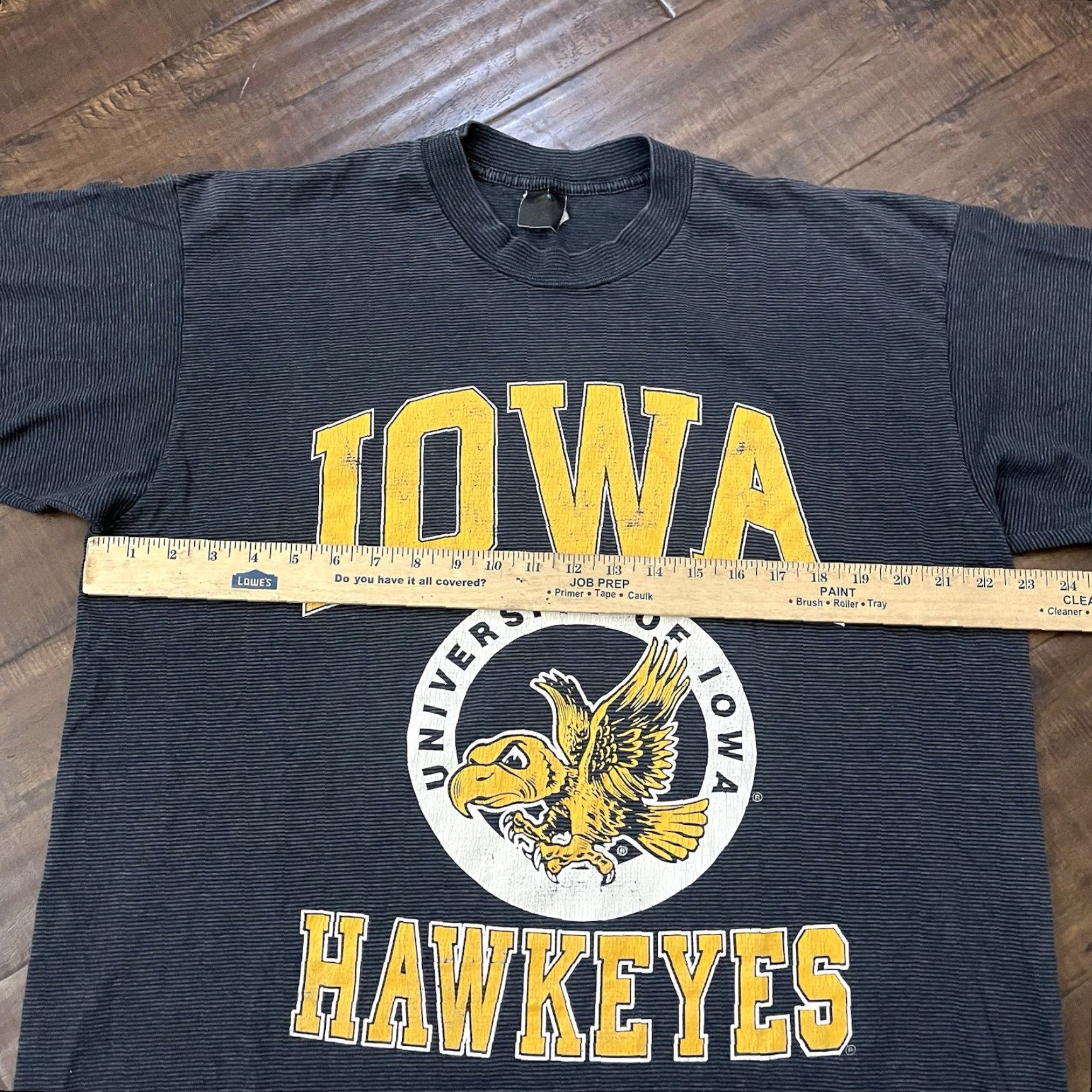 VINTAGE Iowa Hawkeyes NCAA Football Mens XL Short Sleeve T-Shirt Gray 90s University Sports
