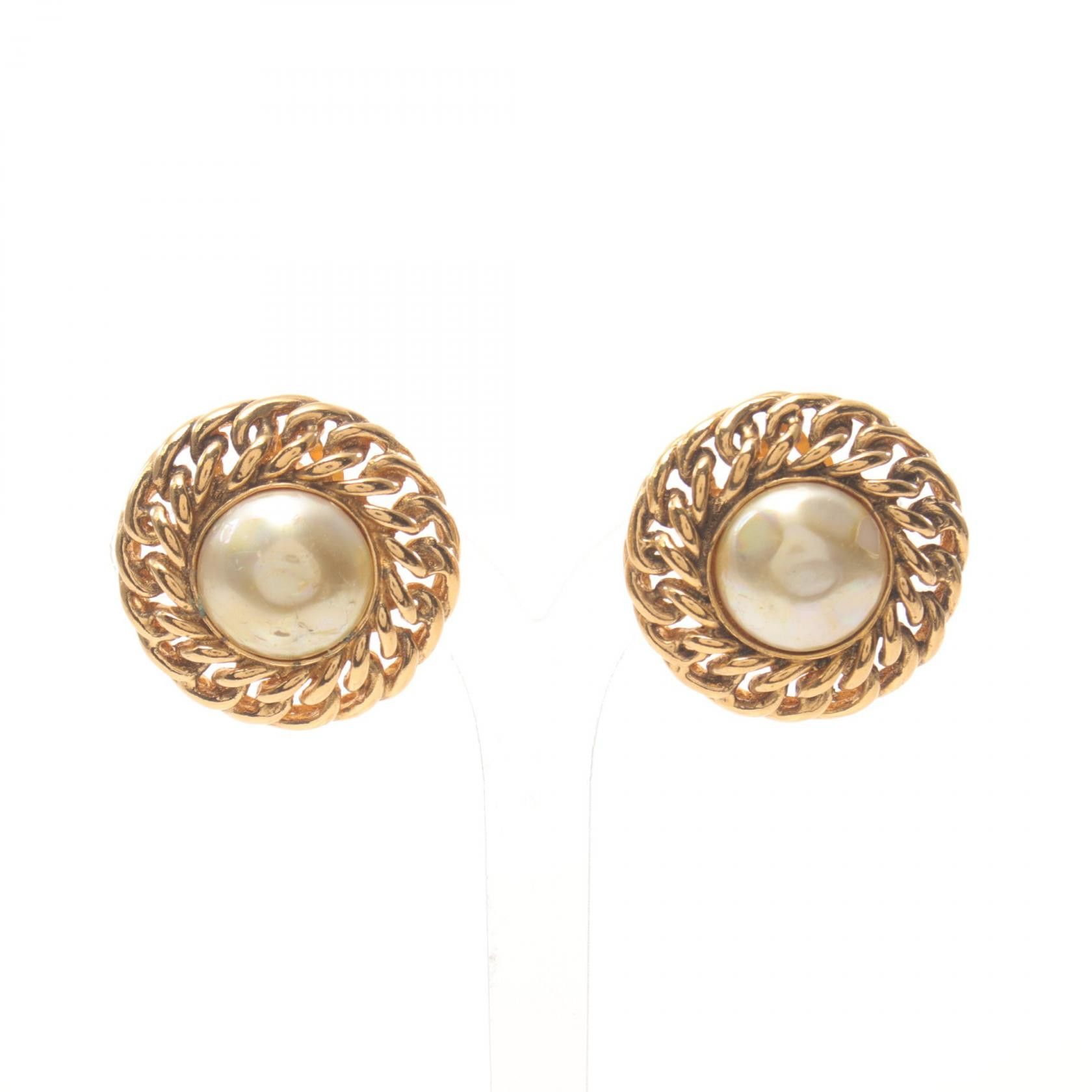 Chanel Chanel Pearl Clip On Earrings Metal Earrings in Very Good Condition Size ONE SIZE - 1 Thumbnail