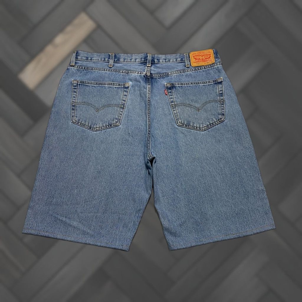 Levi's Levi's 550 Jean Shorts Men 40×11 Blue Hemmed Denim Bermuda 5-Pocket Relaxed Regular Adult Medium Blue Jeans Size US 40 / EU 56 - 1 Thumbnail