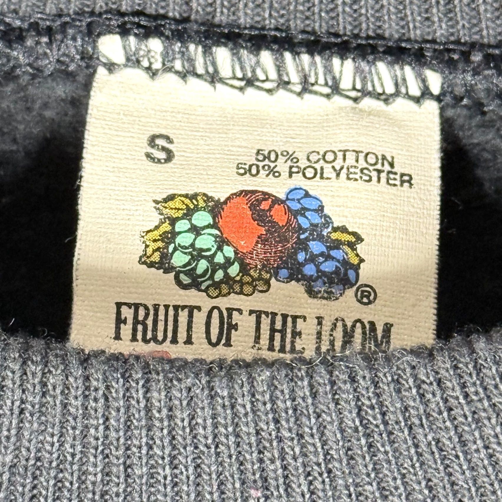 Fruit Of The Loom VINTAGE Fruit of the Loom Sweatshirt Unisex Adults Small Black 90s USA Taj Mahal Logo MAGA Rare Size US S / EU 44-46 / 1 - 4 Thumbnail