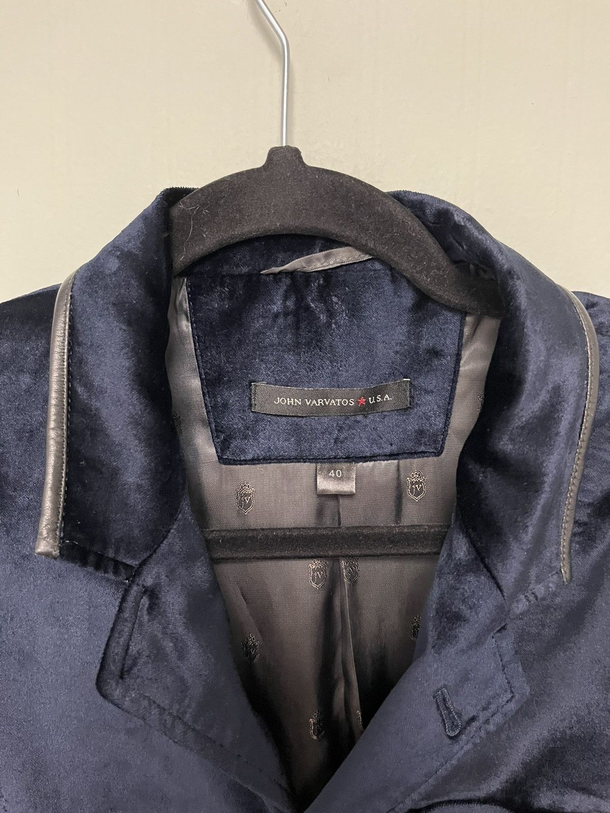 John Varvatos Velvet Dinner Jacket With Leather Trim. Medium Size US M / EU 48-50 / 2 - 7 Thumbnail