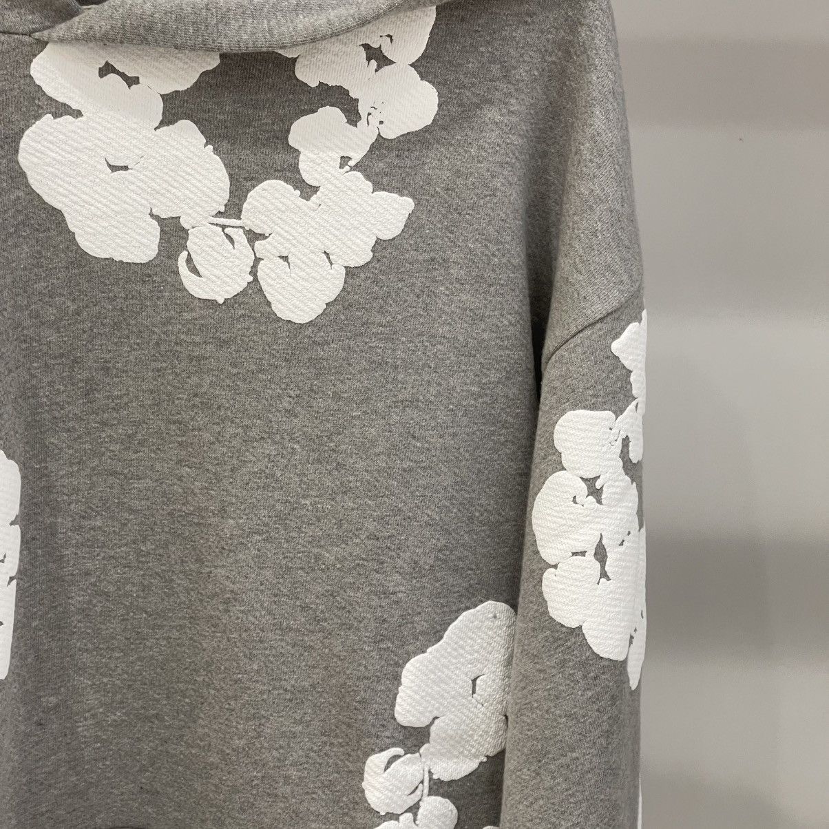 DENIM TEARS Denim Tears The Cotton Wreath Sweatshirt Grey Size US M / EU 48-50 / 2 - 2 Thumbnail
